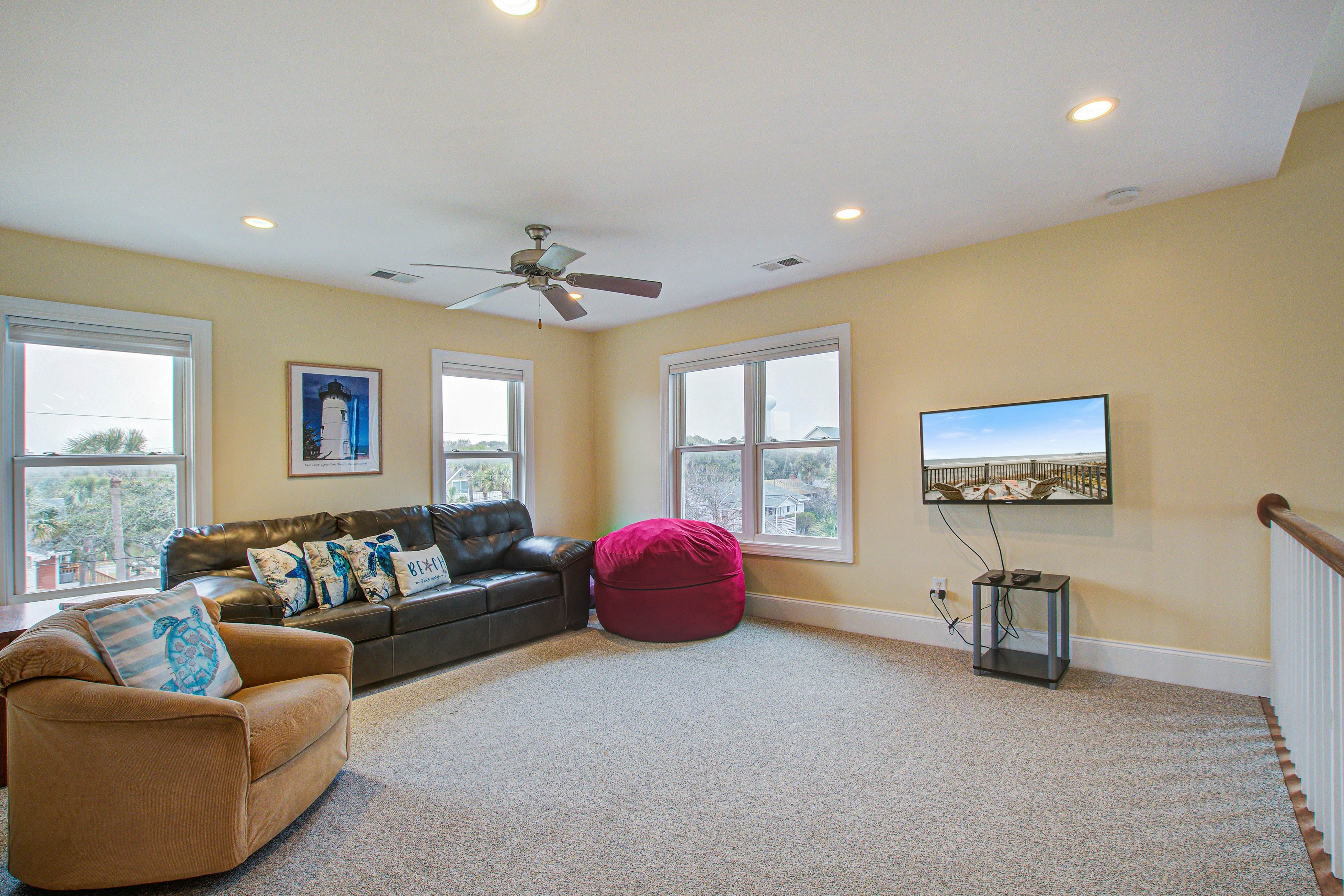 Oceanfront gem with amazing views, deck, & loft - walk to downtown Folly Beach