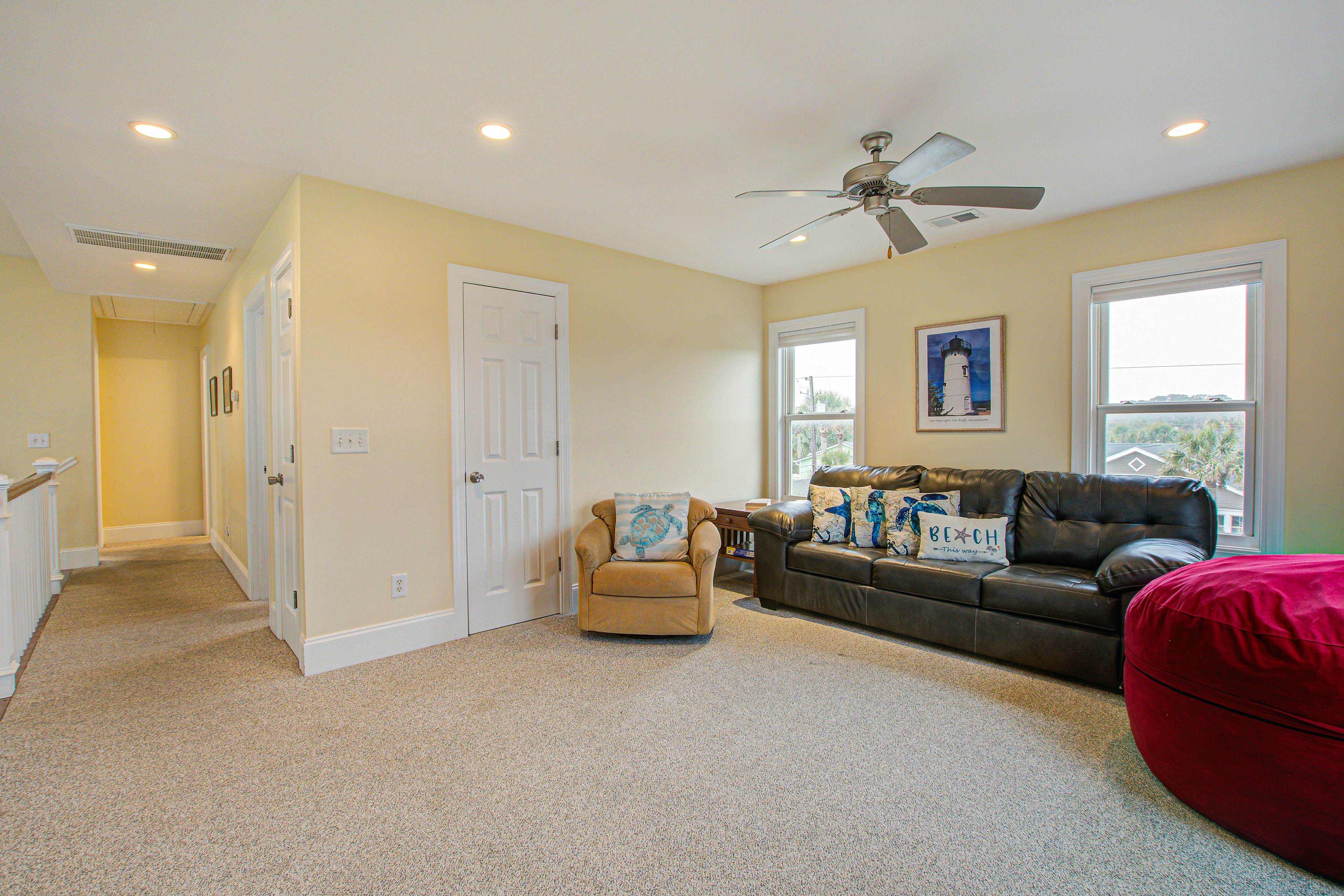 Oceanfront gem with amazing views, deck, & loft - walk to downtown Folly Beach