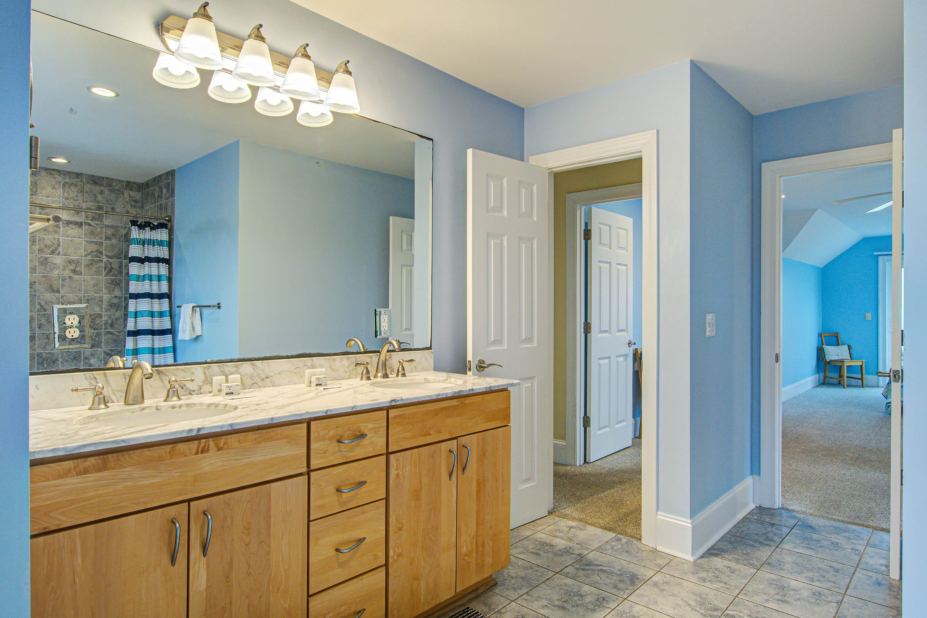 Oceanfront gem with amazing views, deck, & loft - walk to downtown Folly Beach