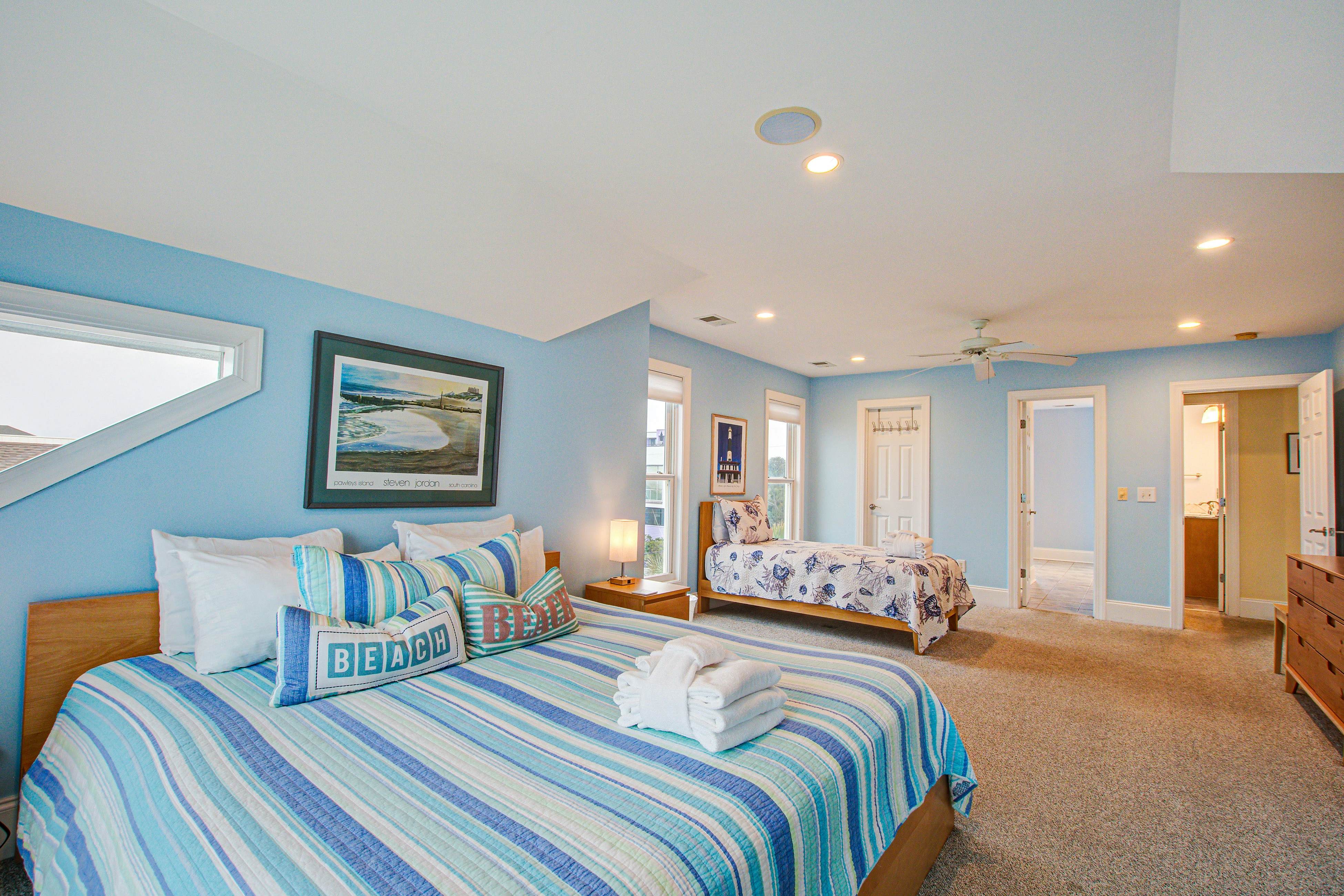 Oceanfront gem with amazing views, deck, & loft - walk to downtown Folly Beach