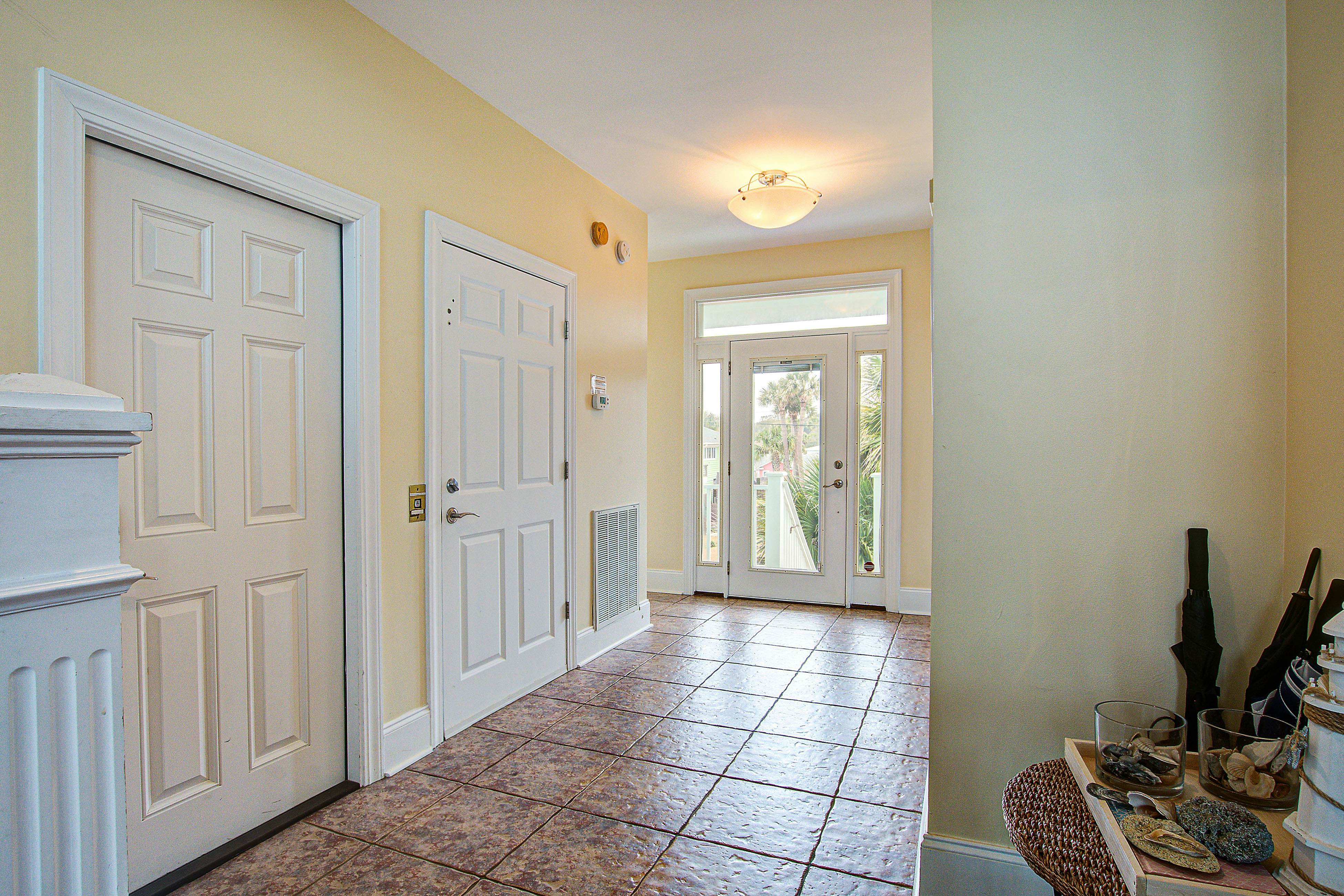 Oceanfront gem with amazing views, deck, & loft - walk to downtown Folly Beach