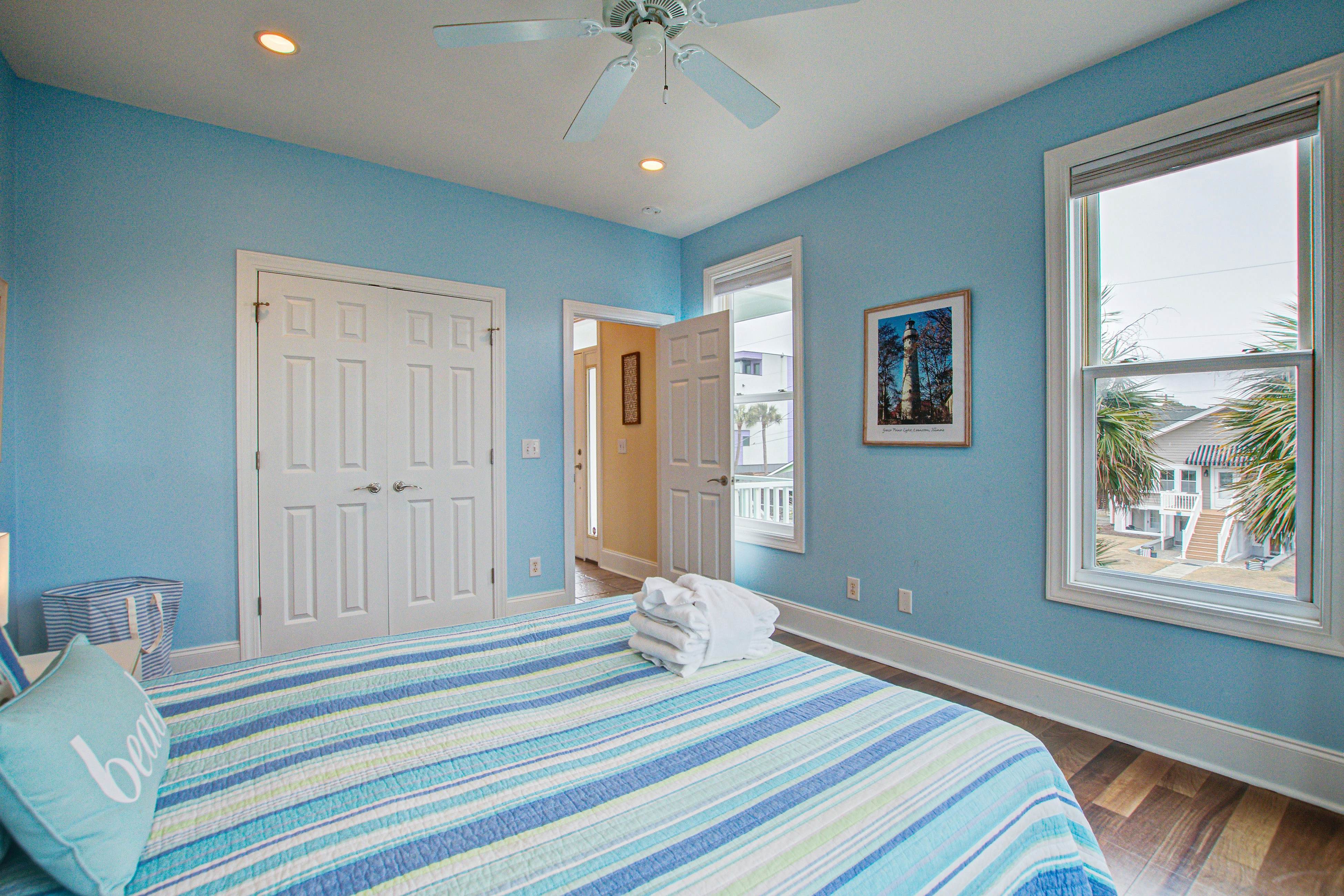 Oceanfront gem with amazing views, deck, & loft - walk to downtown Folly Beach