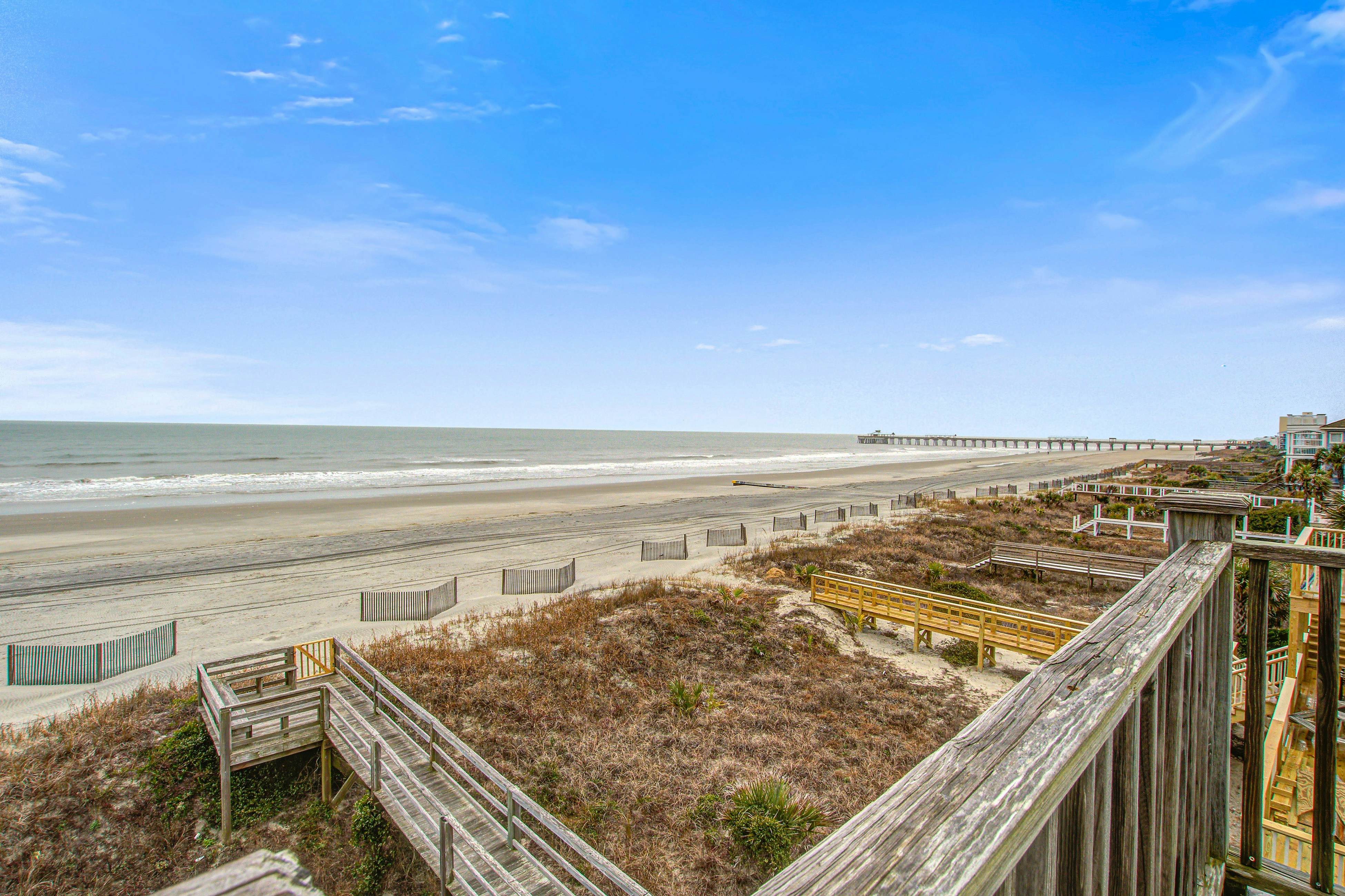Oceanfront gem with amazing views, deck, & loft - walk to downtown Folly Beach
