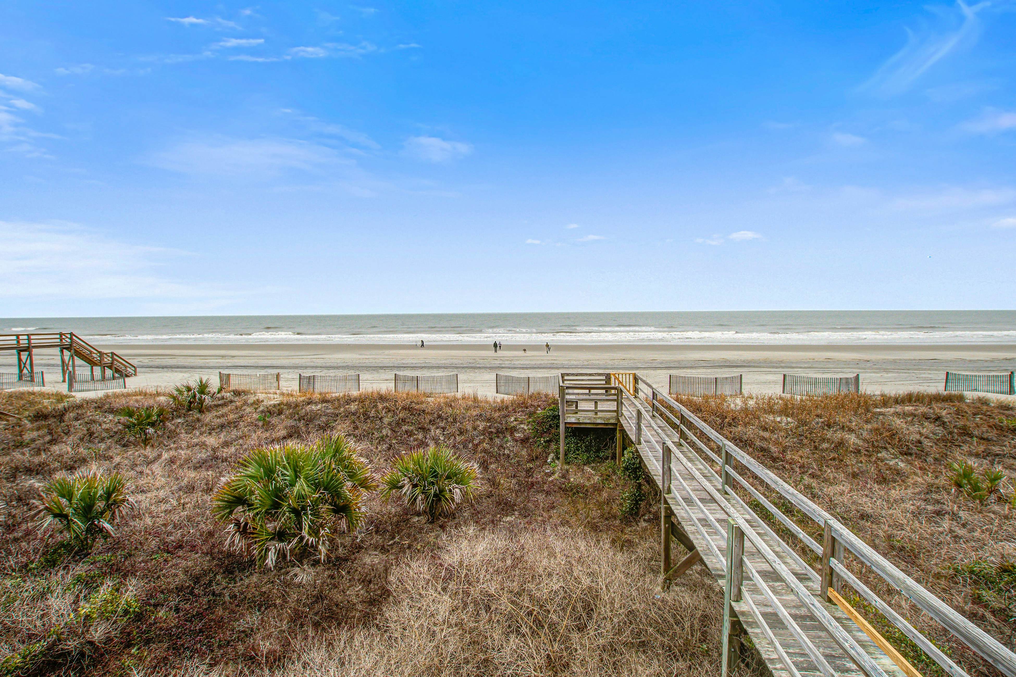 Oceanfront gem with amazing views, deck, & loft - walk to downtown Folly Beach