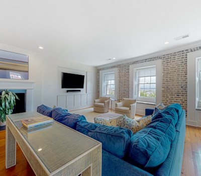 Rainbow Row Pied-À-Terre Condo in Charleston