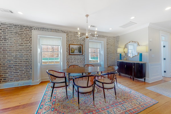 Rainbow Row Pied-À-Terre Condo in Charleston