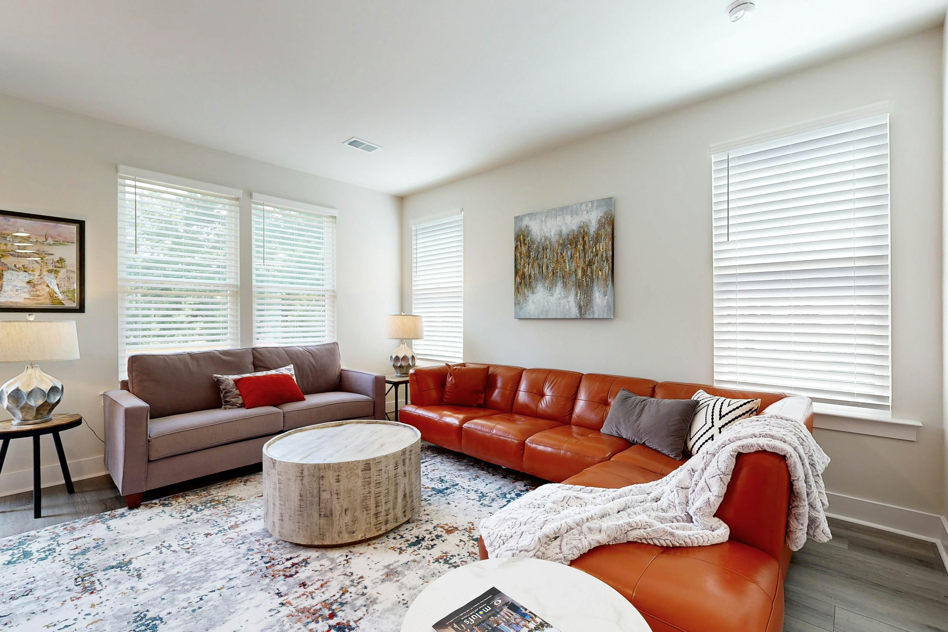 Charming townhouse with deck and washer/dryer, central AC, and WIFI