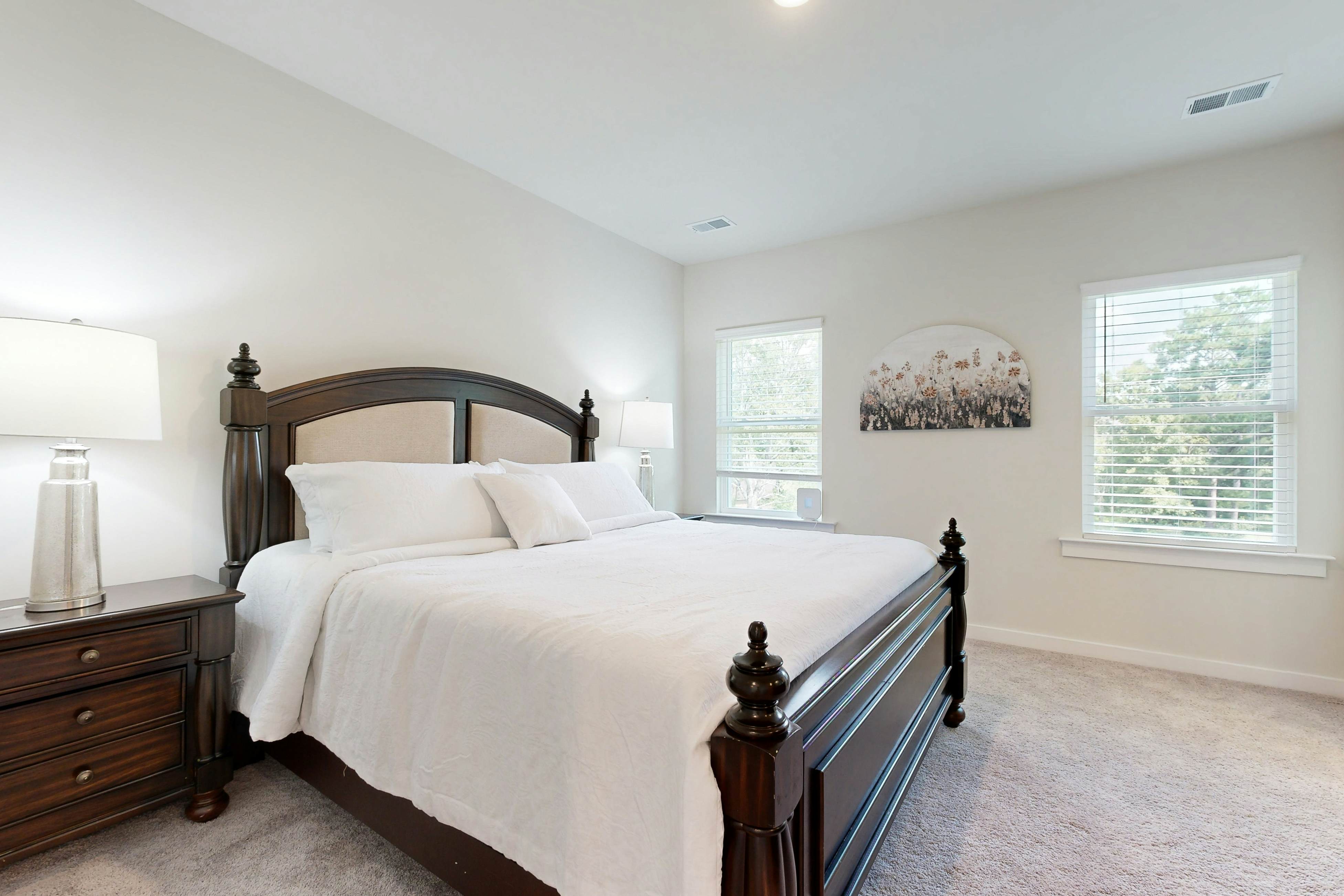 Charming townhouse with deck and washer/dryer, central AC, and WIFI