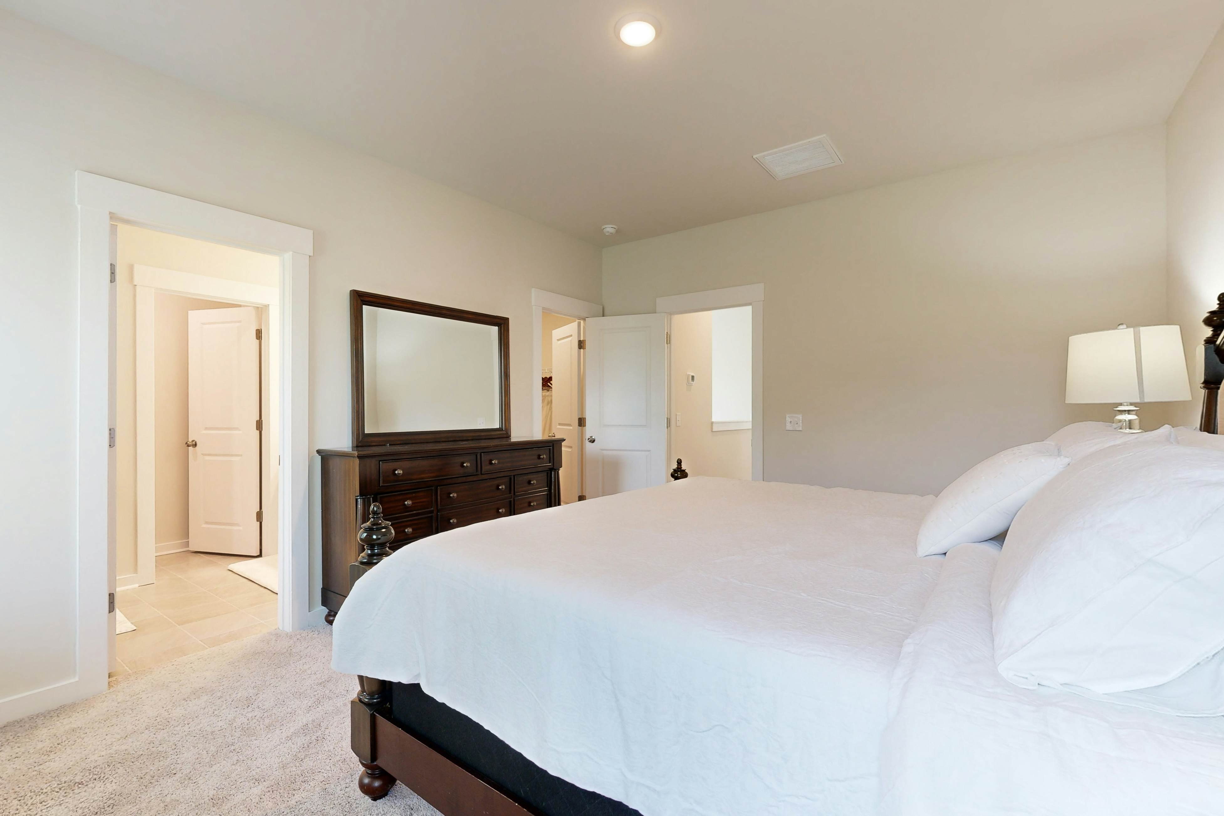 Charming townhouse with deck and washer/dryer, central AC, and WIFI