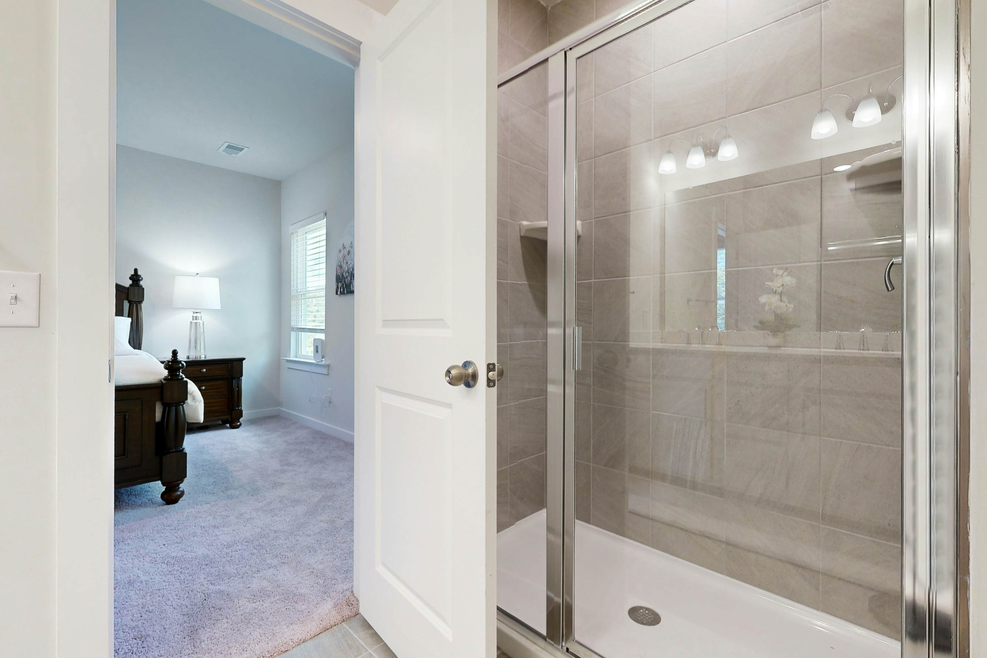 Charming townhouse with deck and washer/dryer, central AC, and WIFI