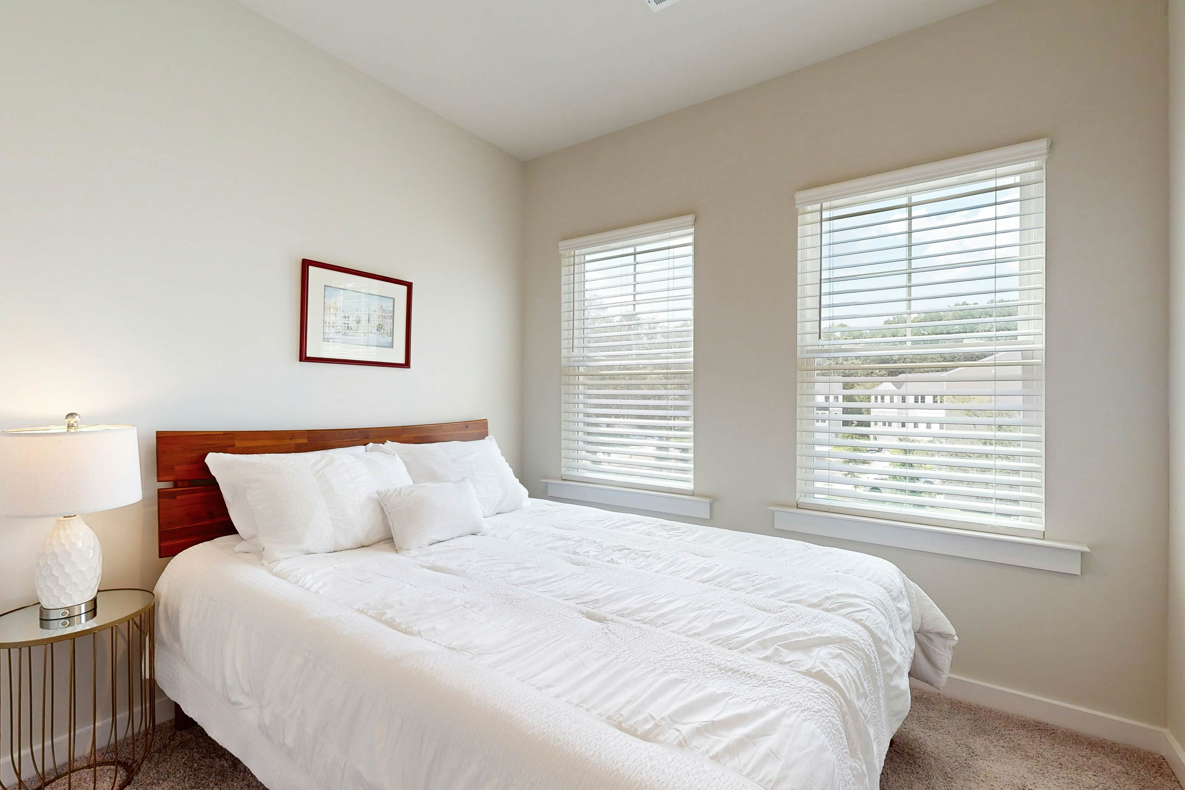 Charming townhouse with deck and washer/dryer, central AC, and WIFI