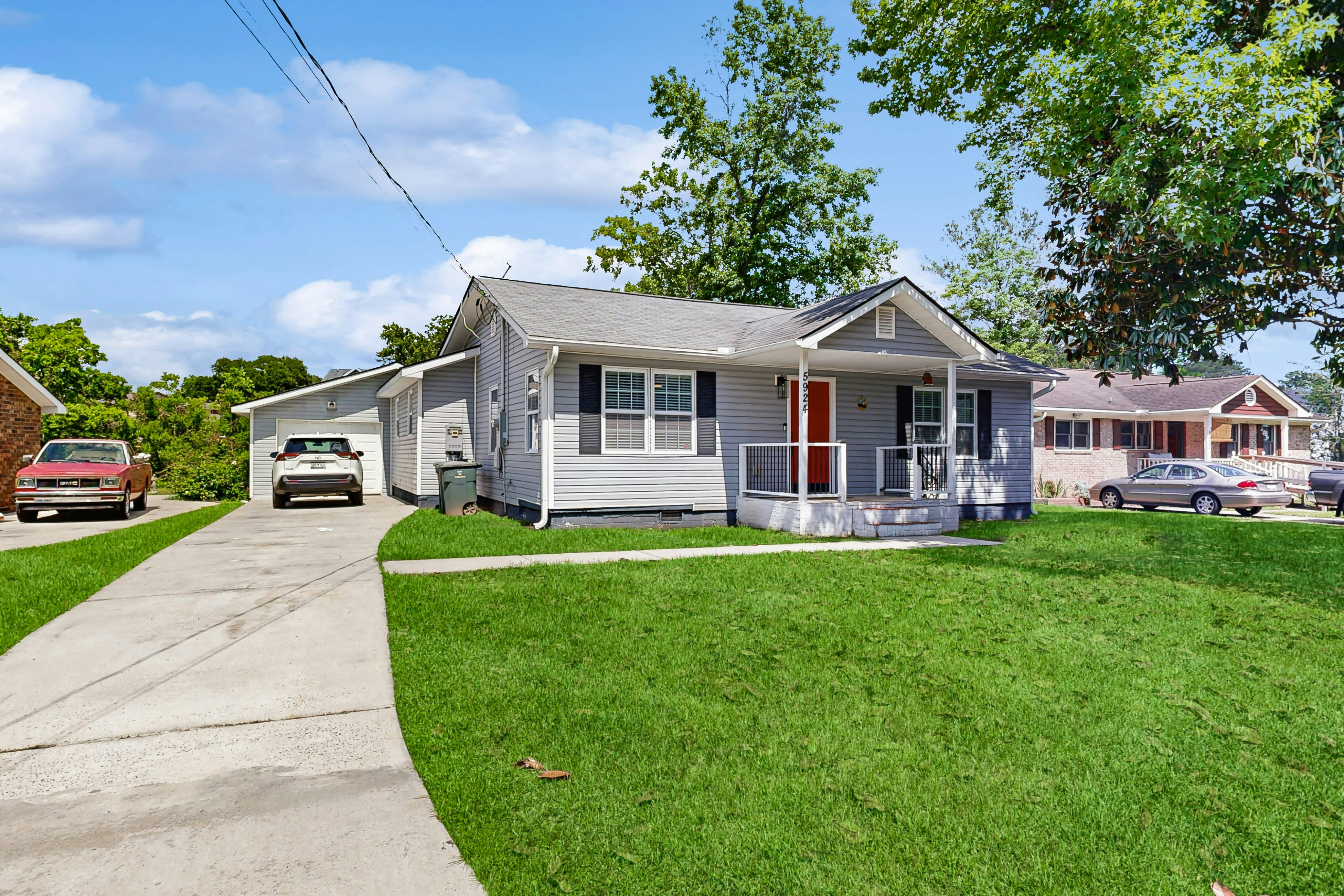 Hanahan home with close proximity to Park Circle, WiFi & dog-friendly
