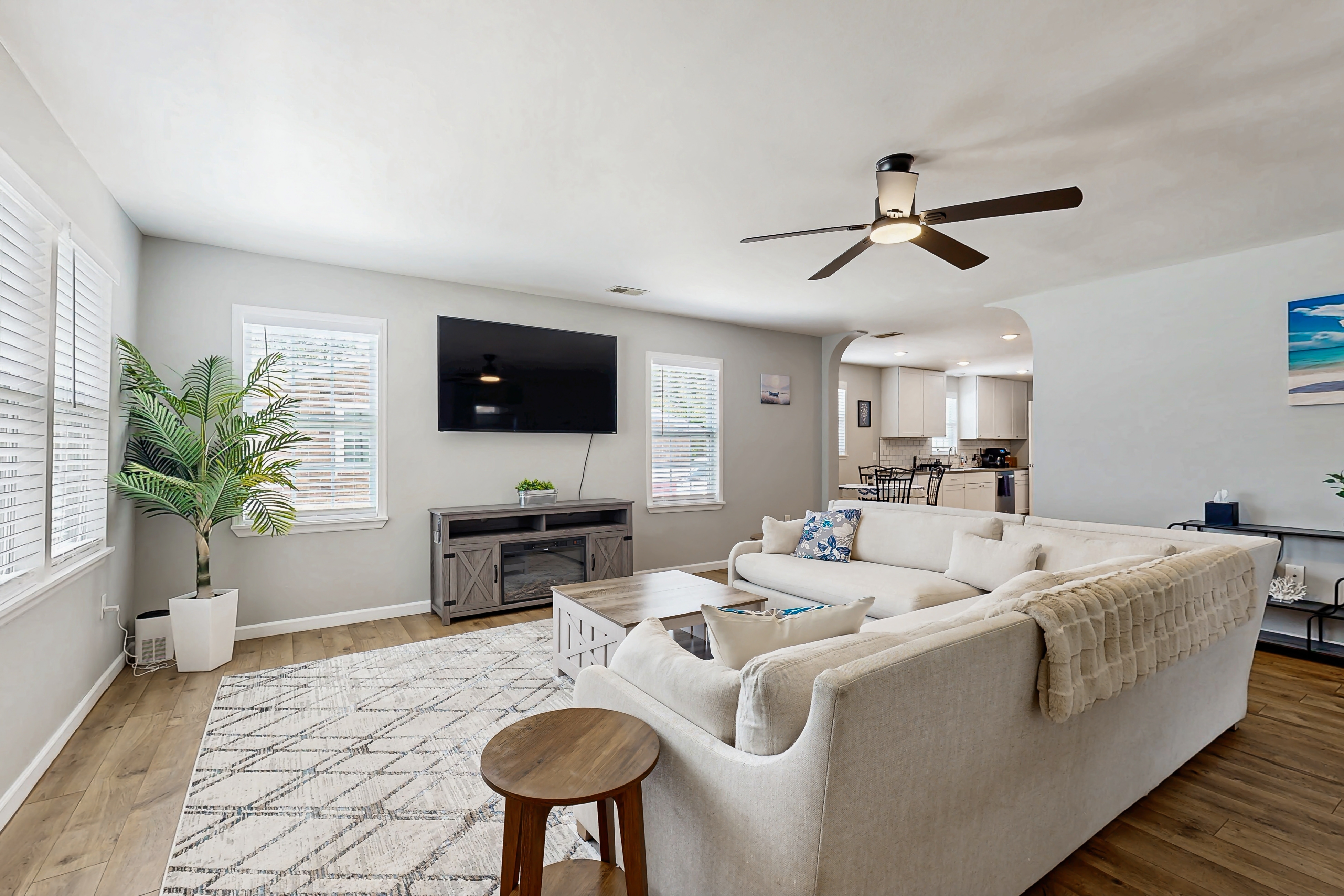 Hanahan home with close proximity to Park Circle, WiFi & dog-friendly