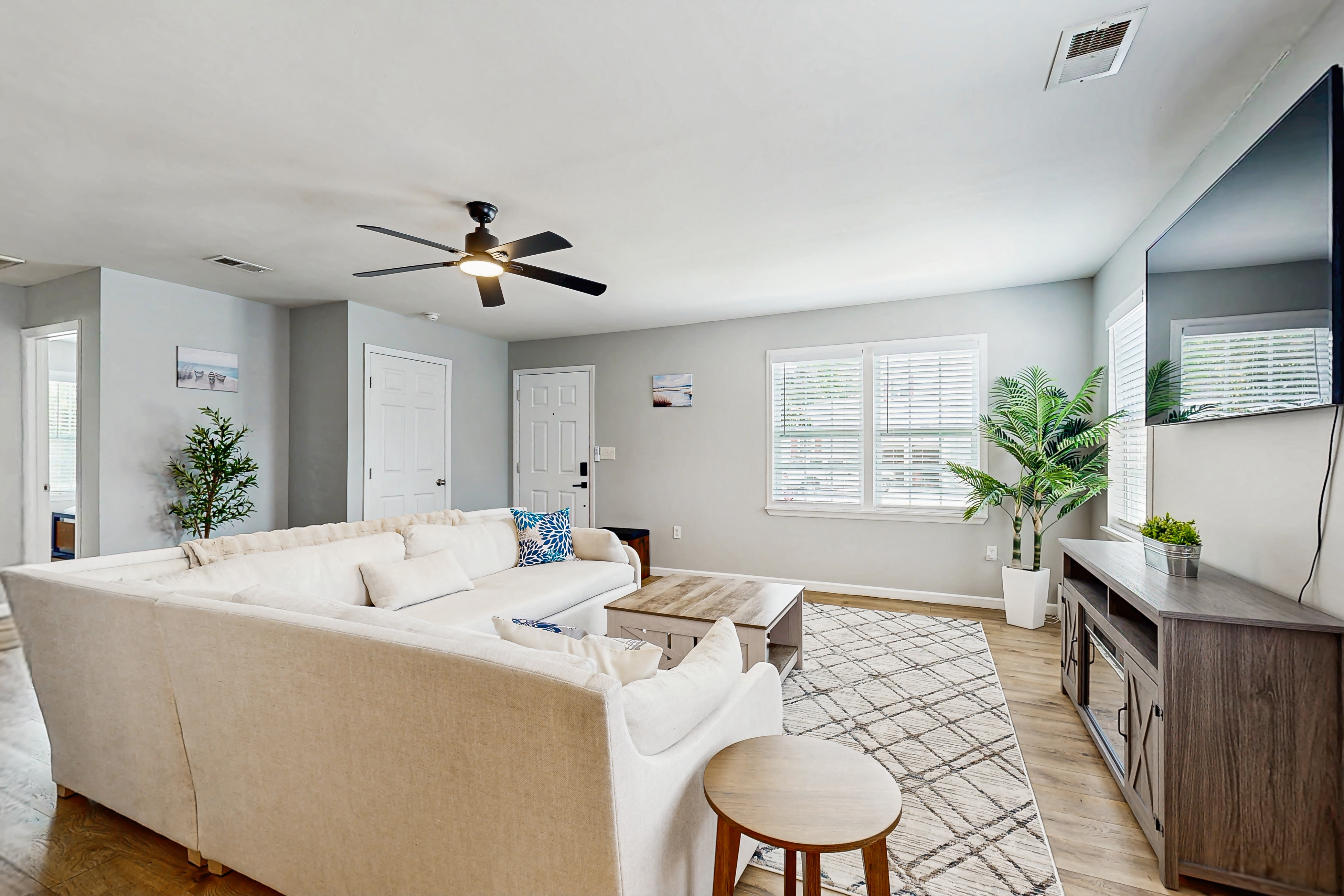 Hanahan home with close proximity to Park Circle, WiFi & dog-friendly
