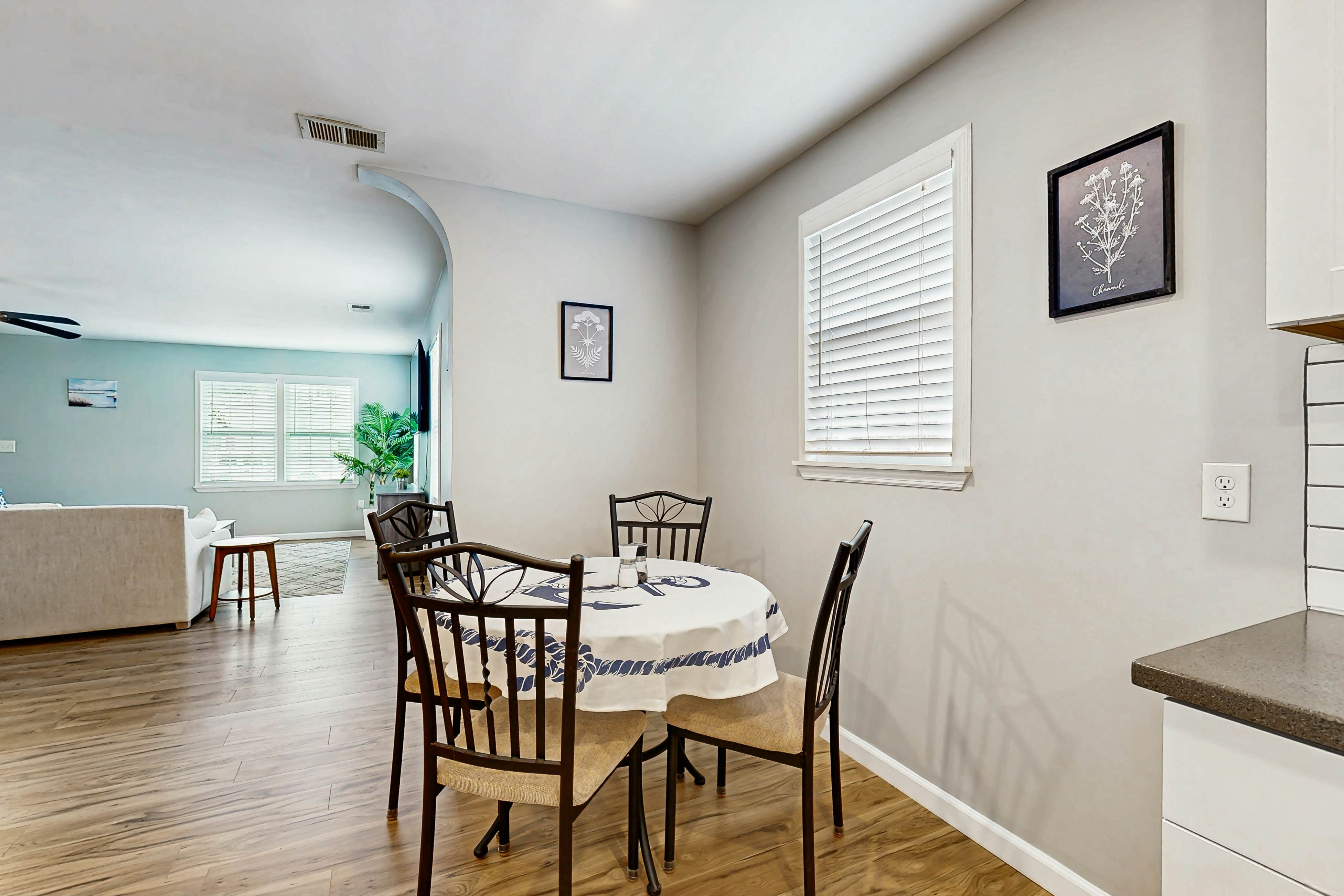 Hanahan home with close proximity to Park Circle, WiFi & dog-friendly