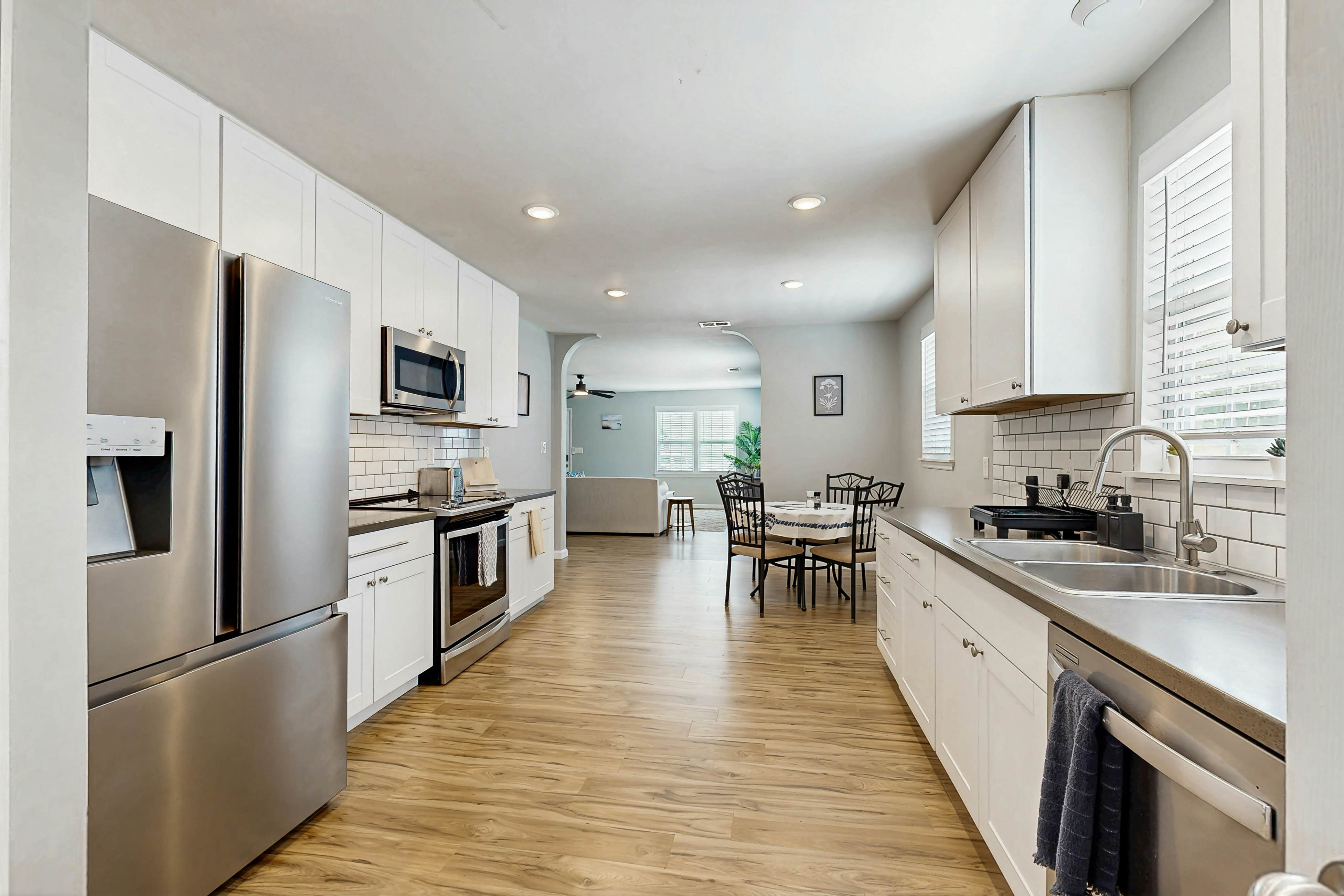 Hanahan home with close proximity to Park Circle, WiFi & dog-friendly