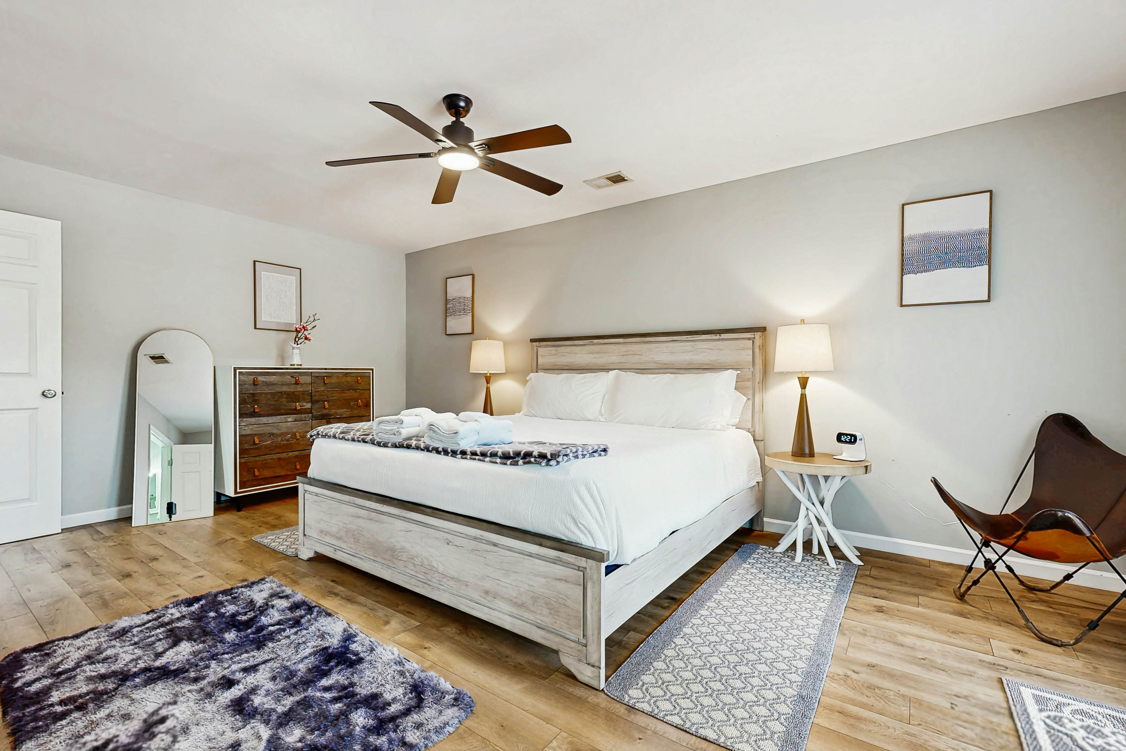 Hanahan home with close proximity to Park Circle, WiFi & dog-friendly