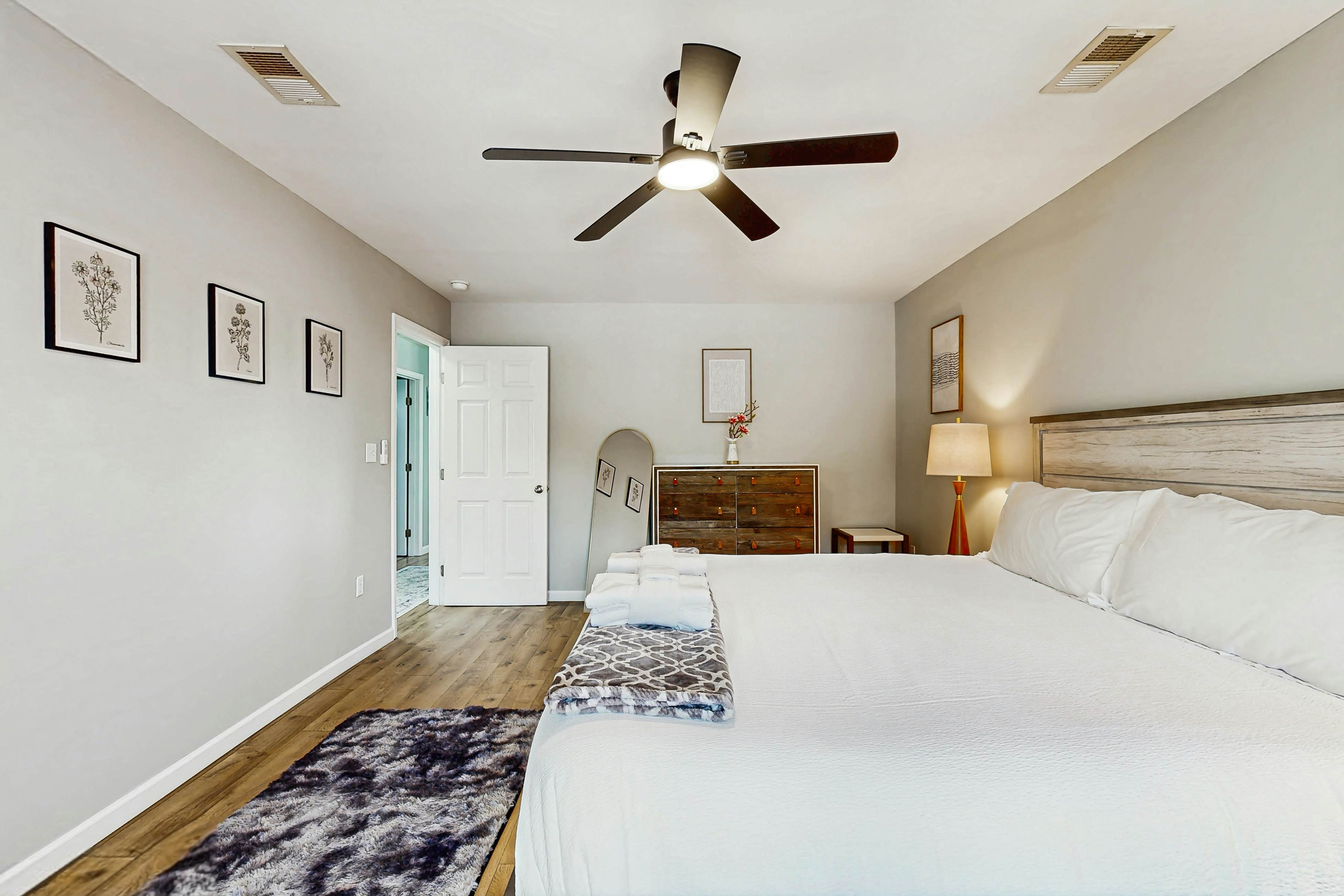 Hanahan home with close proximity to Park Circle, WiFi & dog-friendly