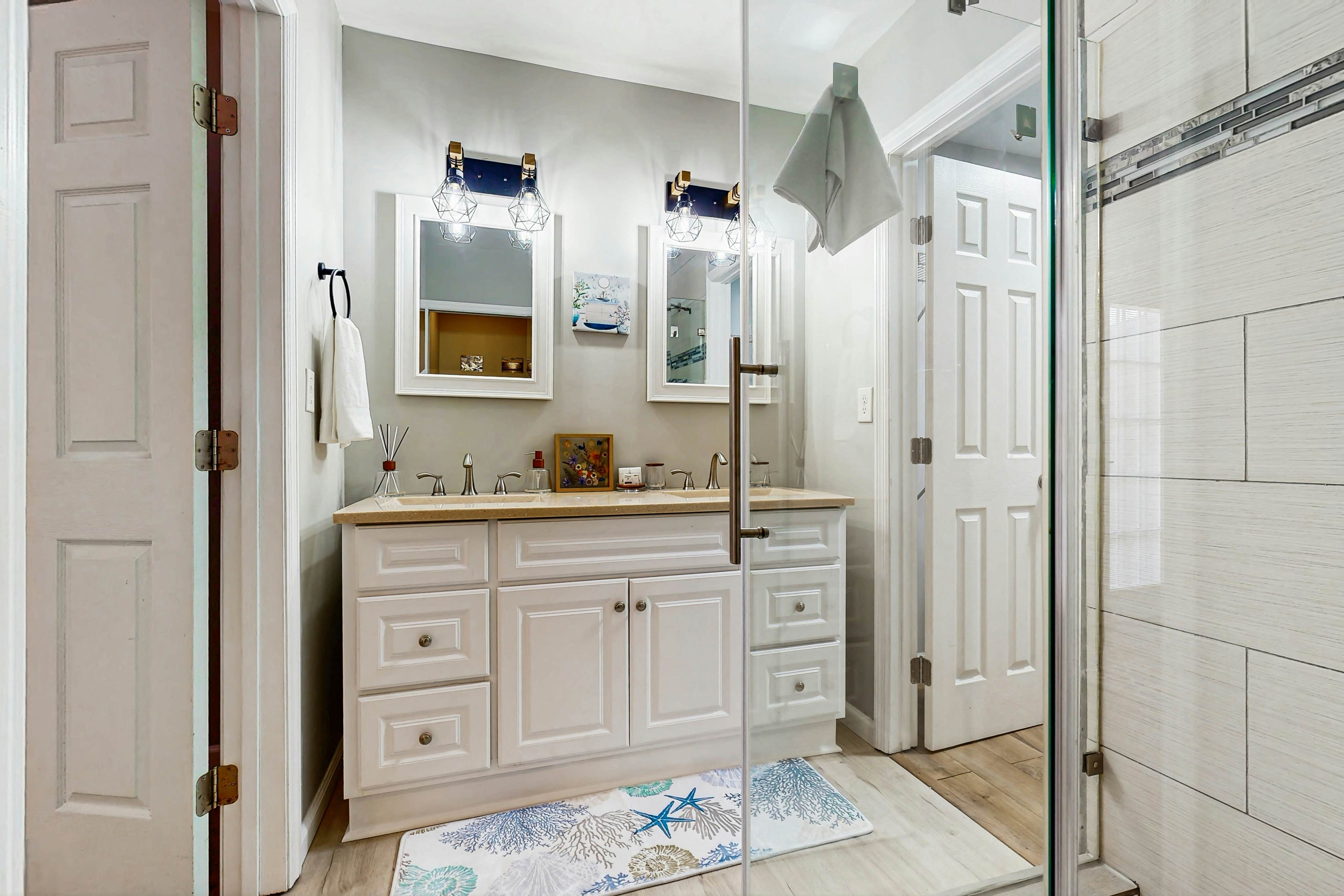 Hanahan home with close proximity to Park Circle, WiFi & dog-friendly