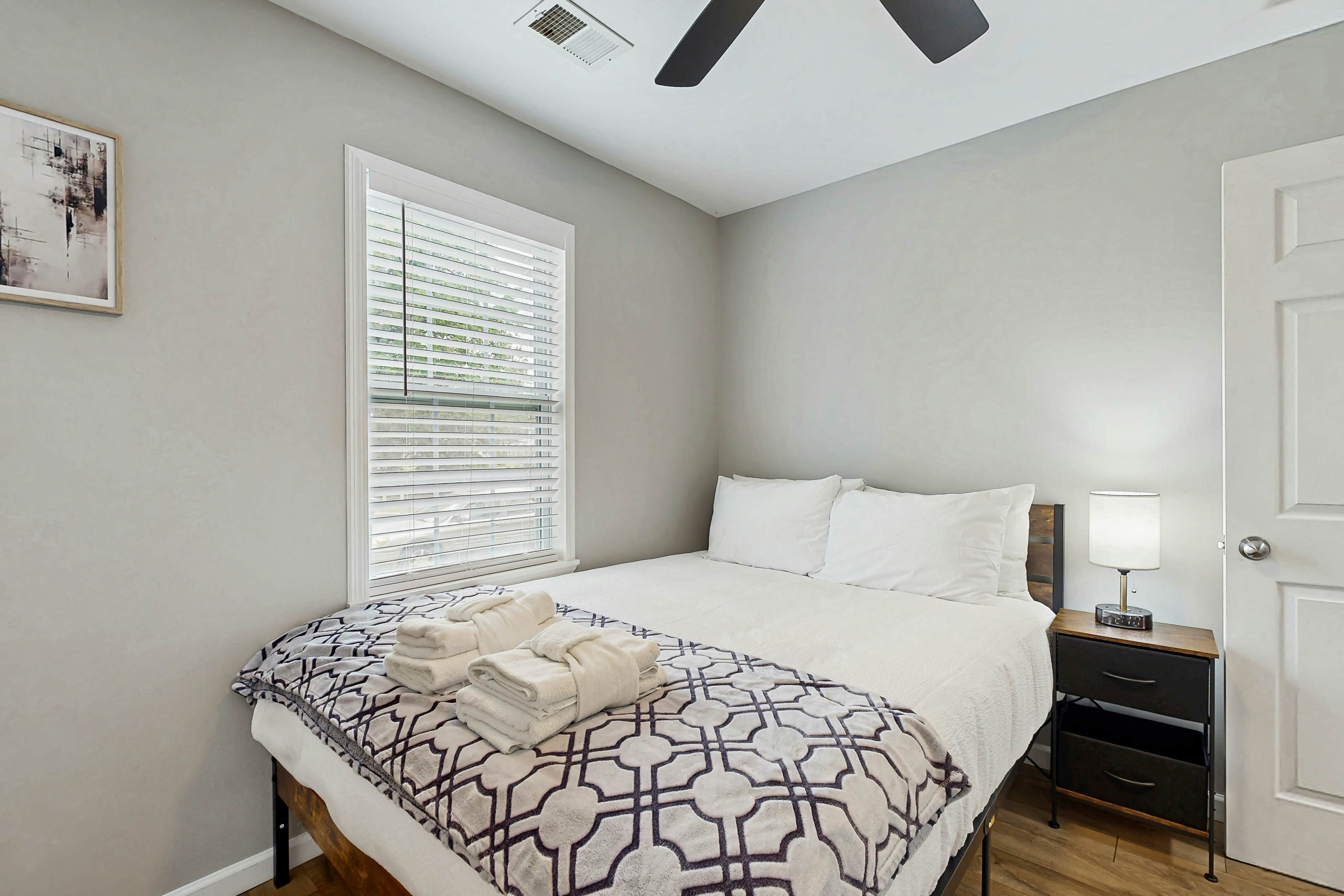 Hanahan home with close proximity to Park Circle, WiFi & dog-friendly