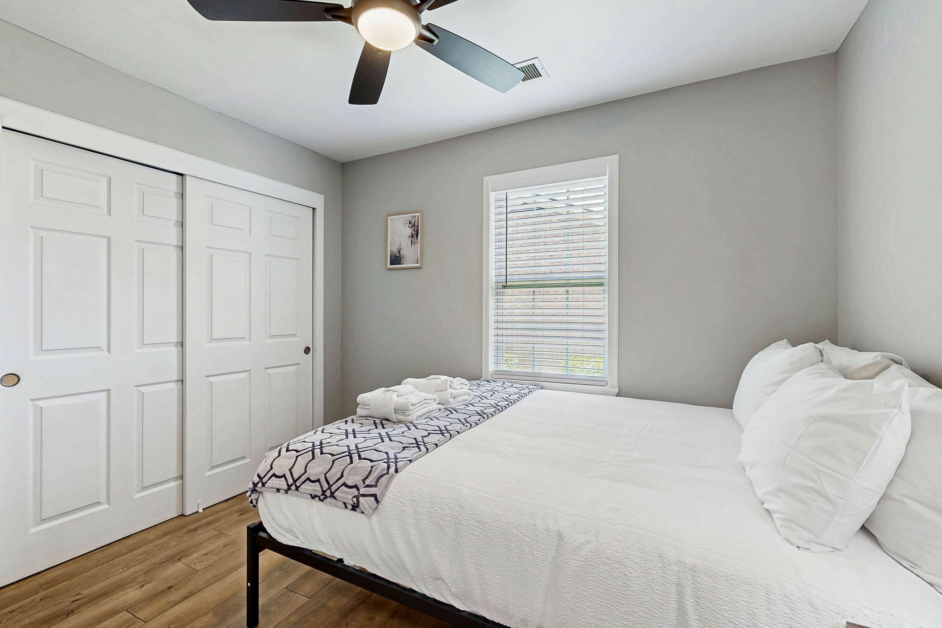 Hanahan home with close proximity to Park Circle, WiFi & dog-friendly