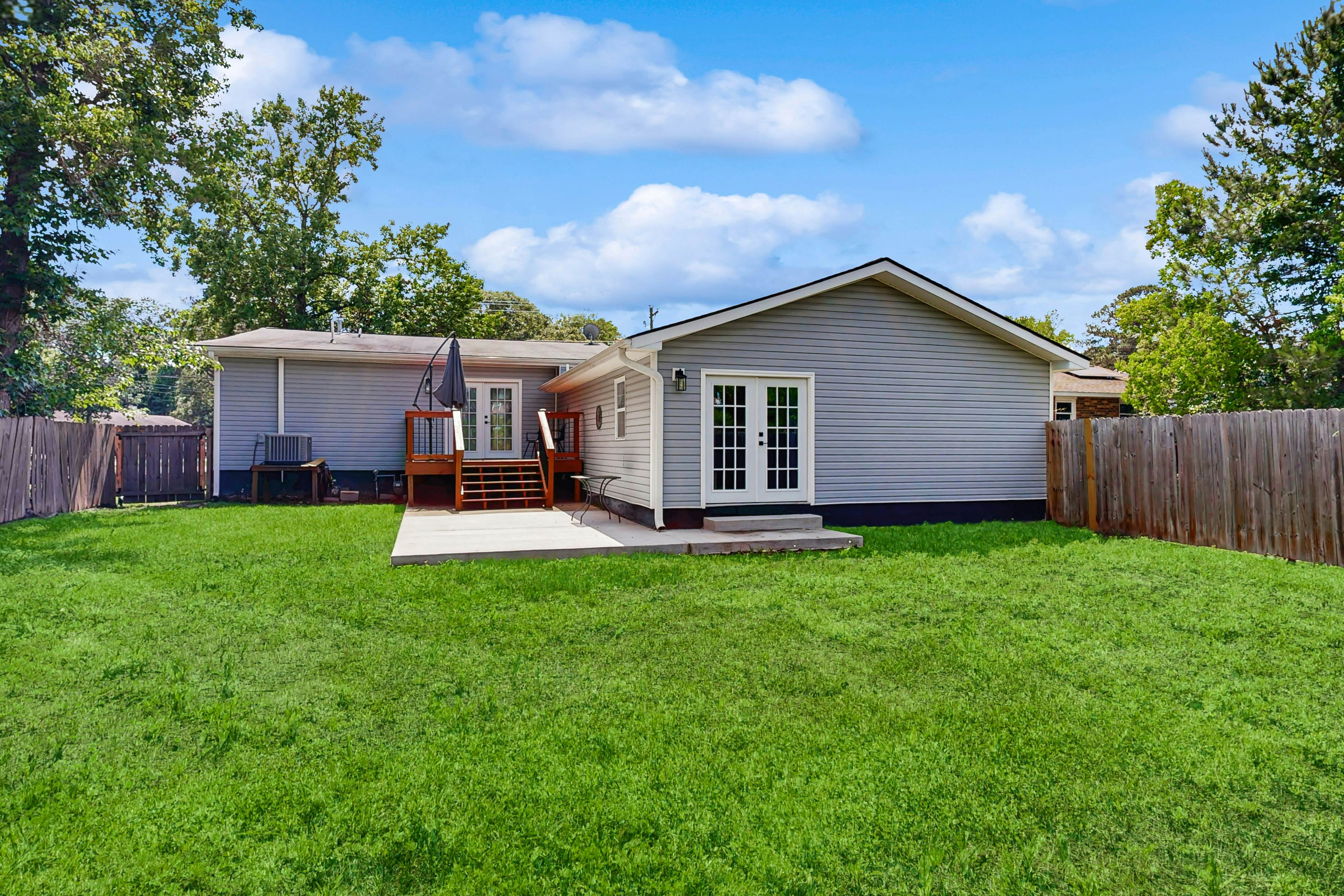 Hanahan home with close proximity to Park Circle, WiFi & dog-friendly