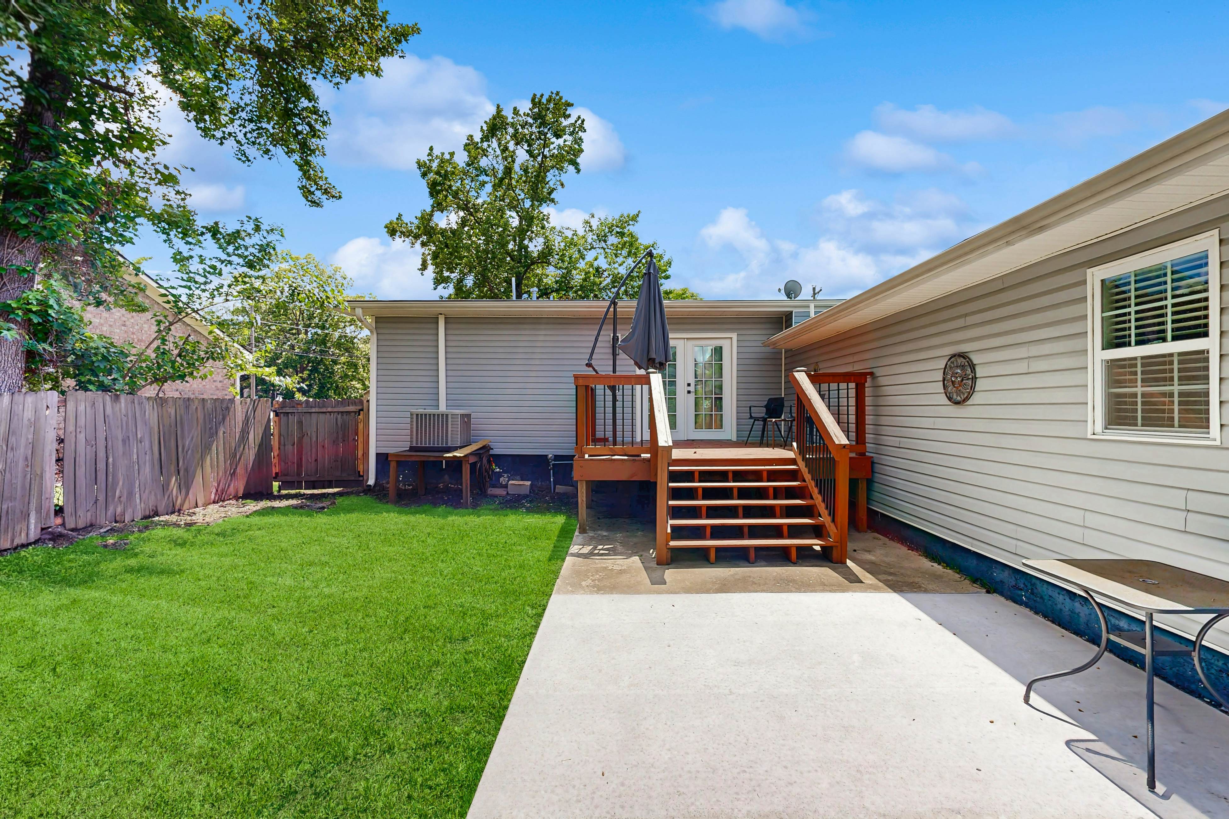 Hanahan home with close proximity to Park Circle, WiFi & dog-friendly