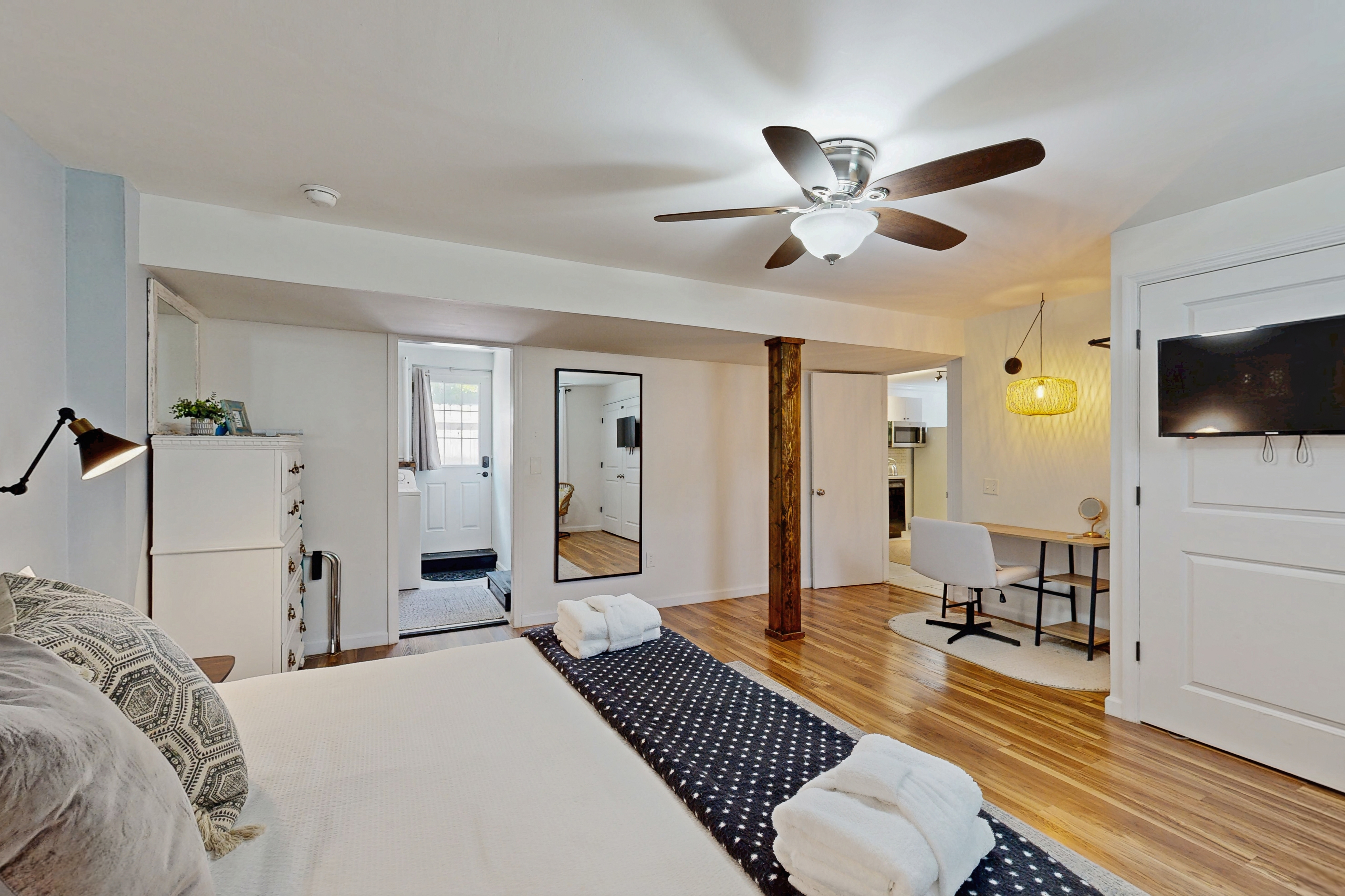 Cozy West Ashley Apartment- Close to shopping and Downtown Charleston