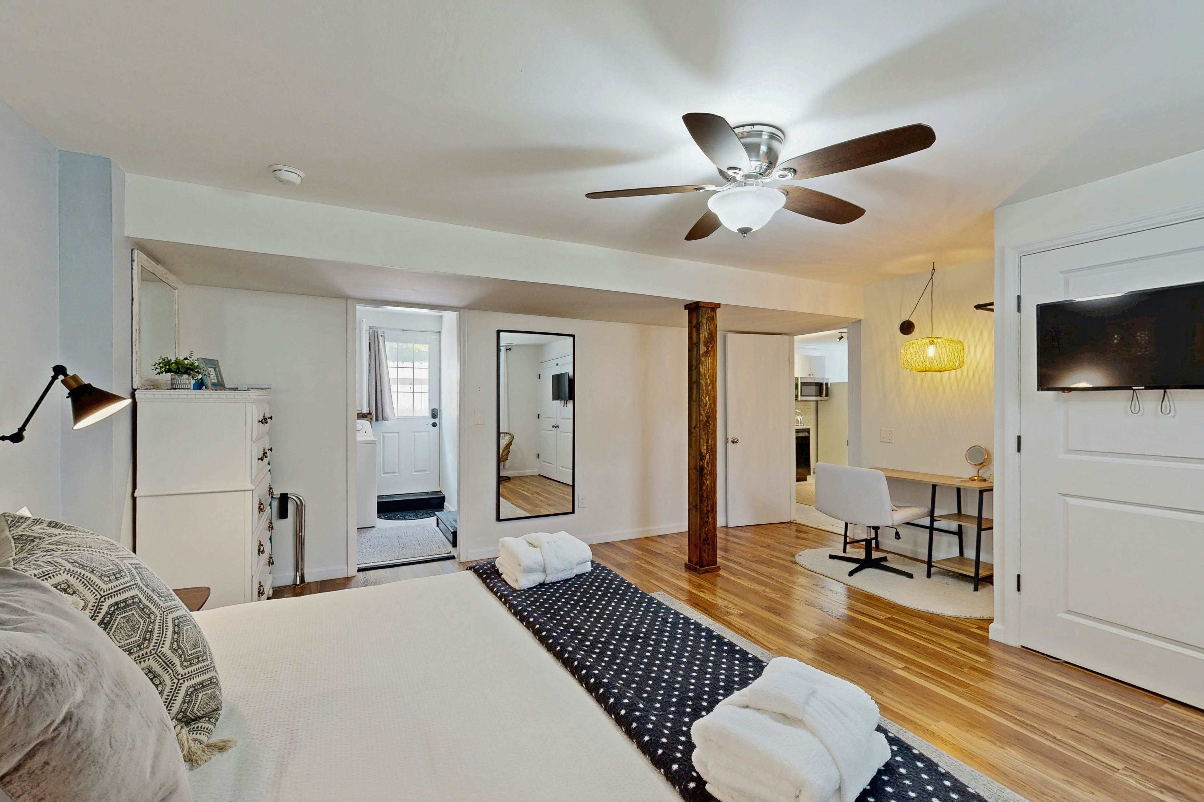 Cozy West Ashley Apartment- Close to shopping and Downtown Charleston