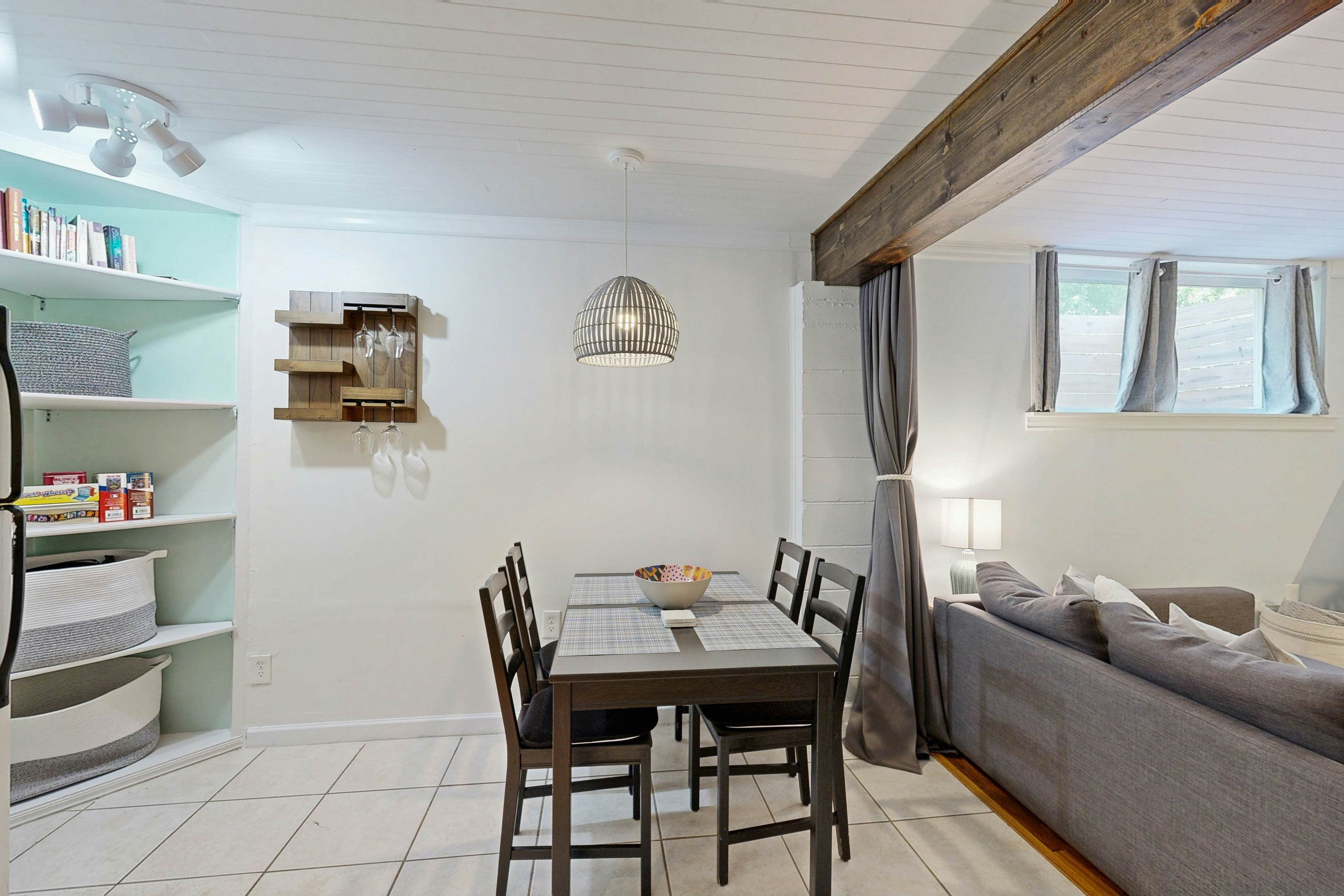 Cozy West Ashley Apartment- Close to shopping and Downtown Charleston