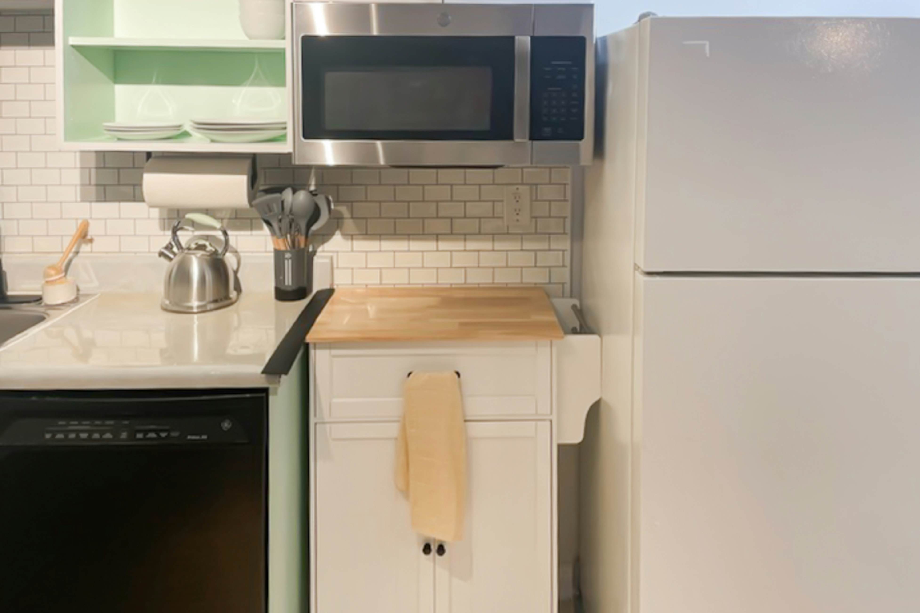 Cozy West Ashley Apartment- Close to shopping and Downtown Charleston