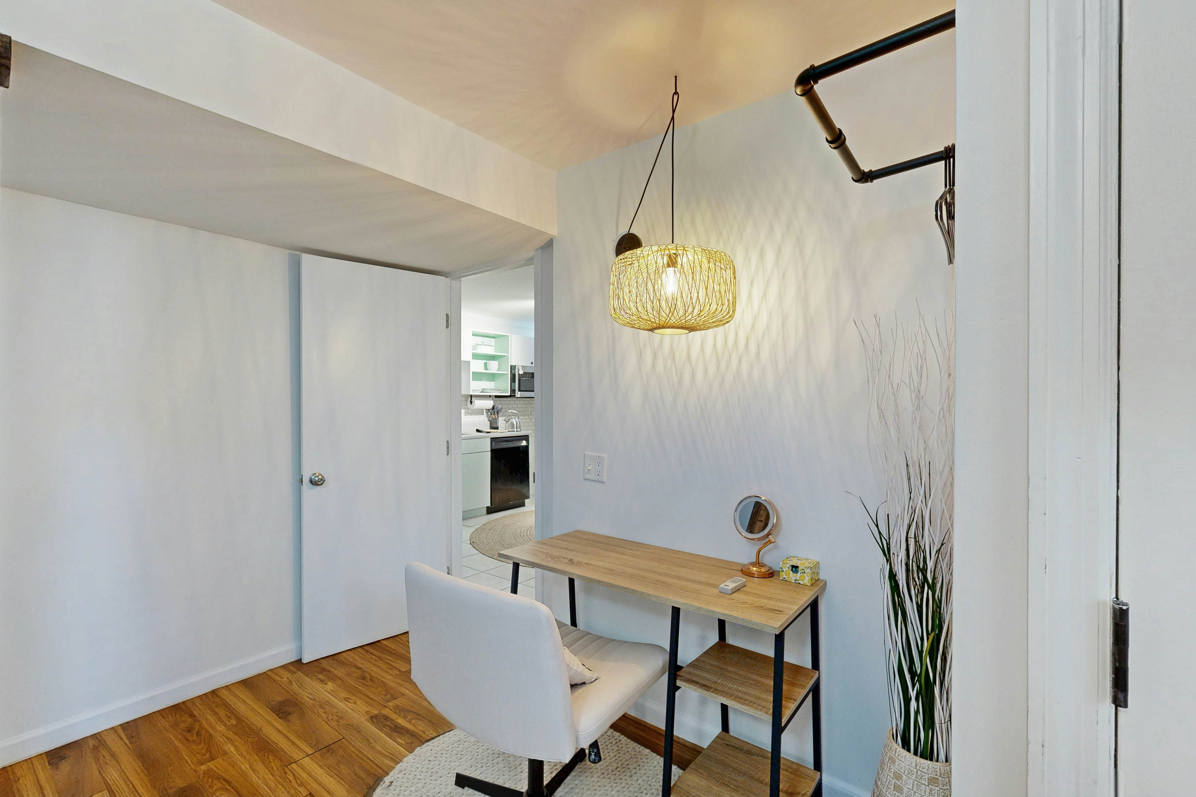 Cozy West Ashley Apartment- Close to shopping and Downtown Charleston