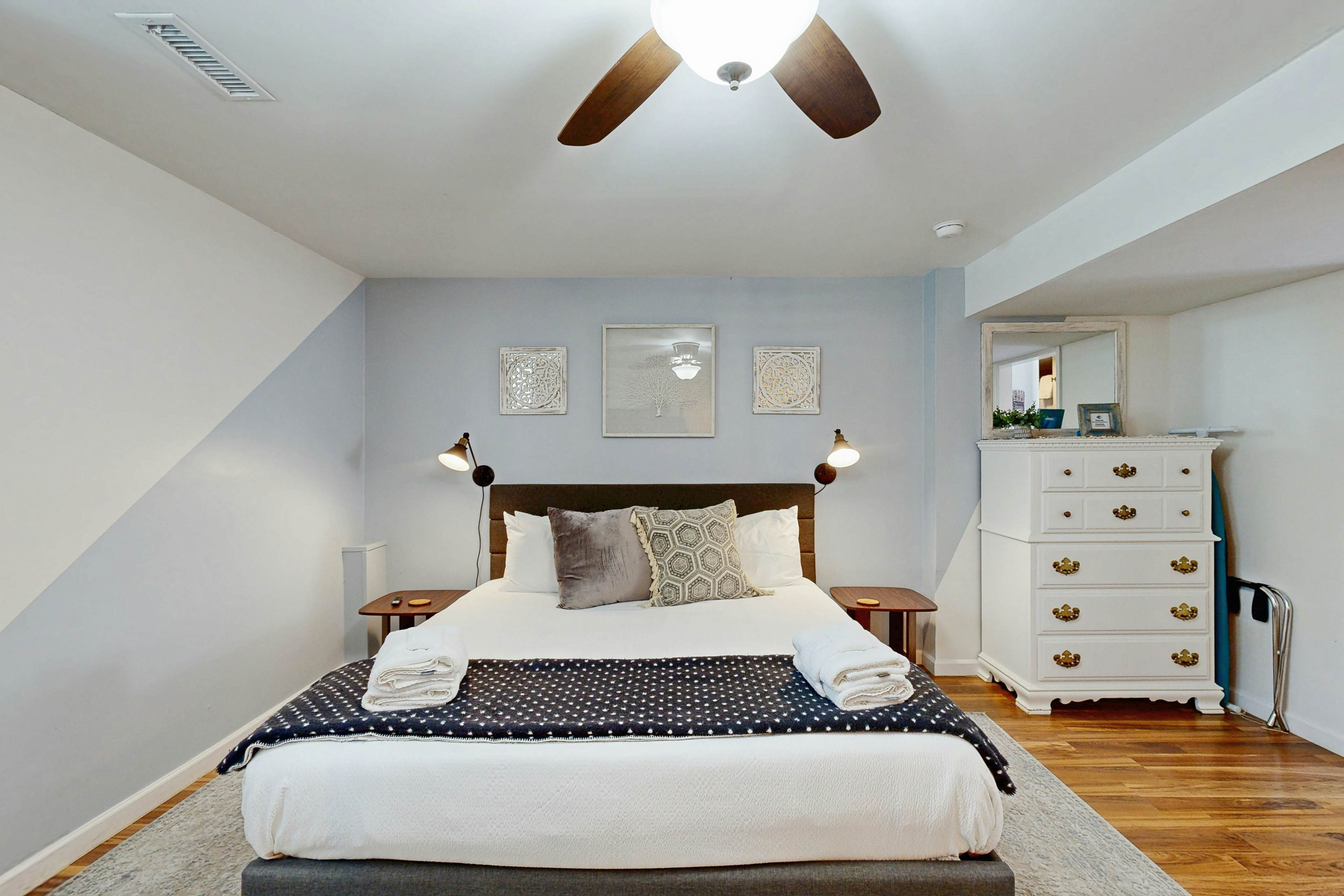 Cozy West Ashley Apartment- Close to shopping and Downtown Charleston