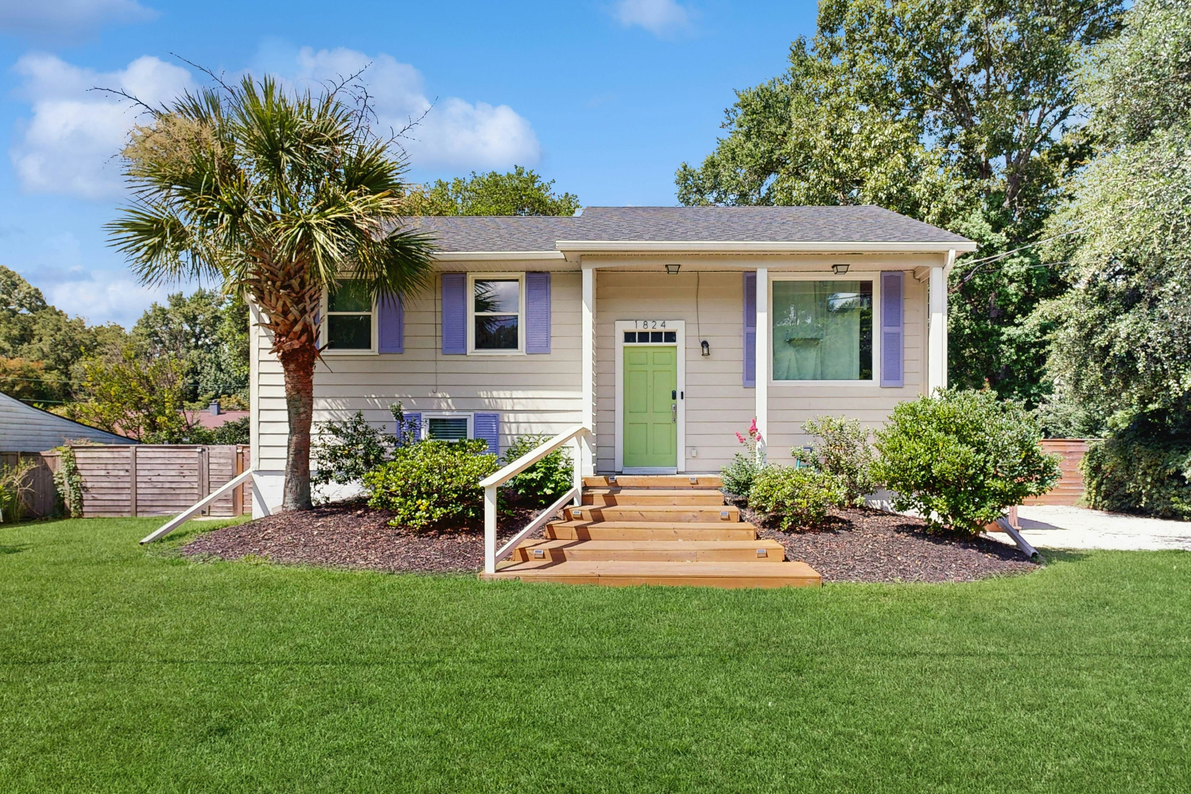 Cozy West Ashley Apartment- Close to shopping and Downtown Charleston