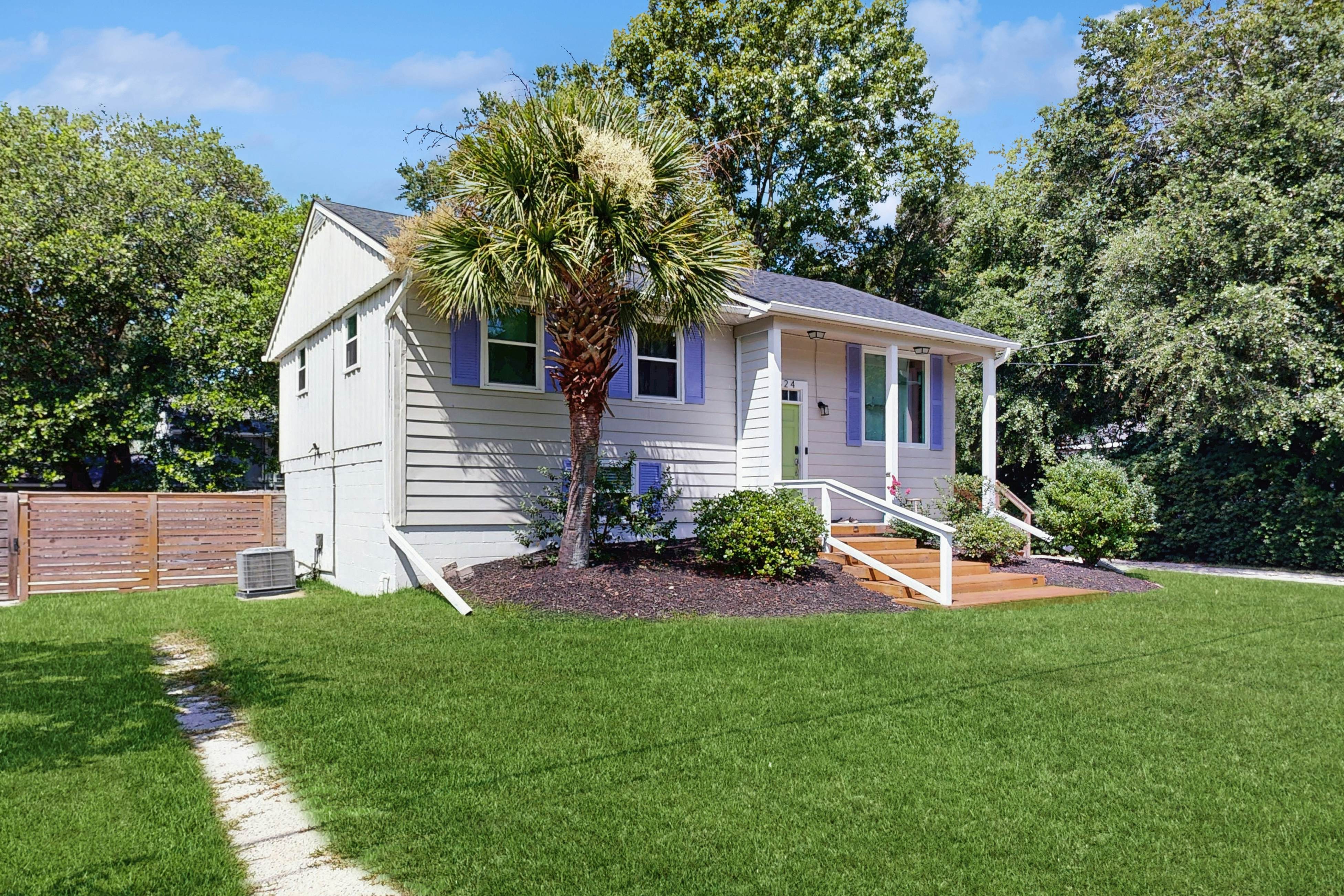 Cozy West Ashley Apartment- Close to shopping and Downtown Charleston