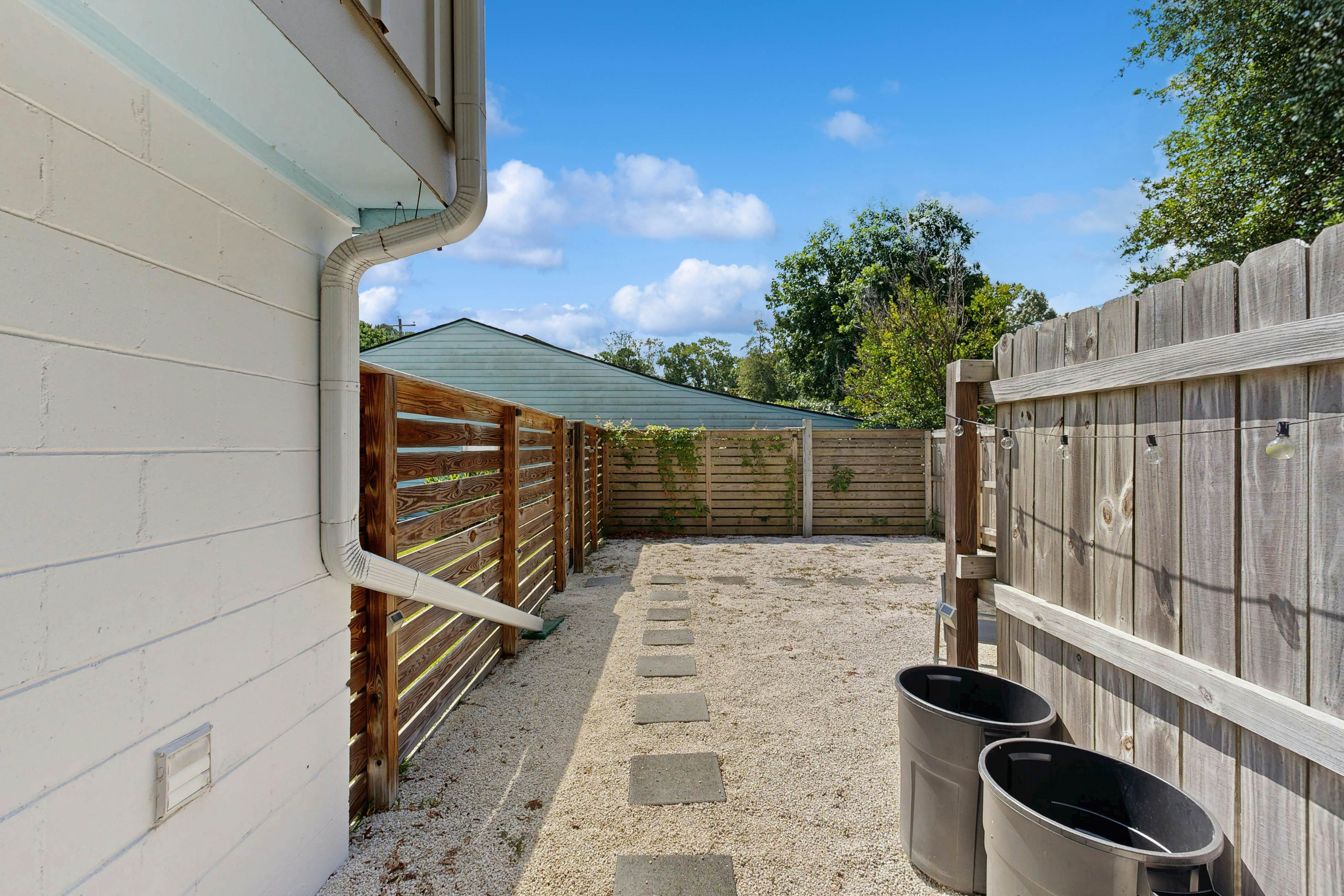 Cozy West Ashley Apartment- Close to shopping and Downtown Charleston