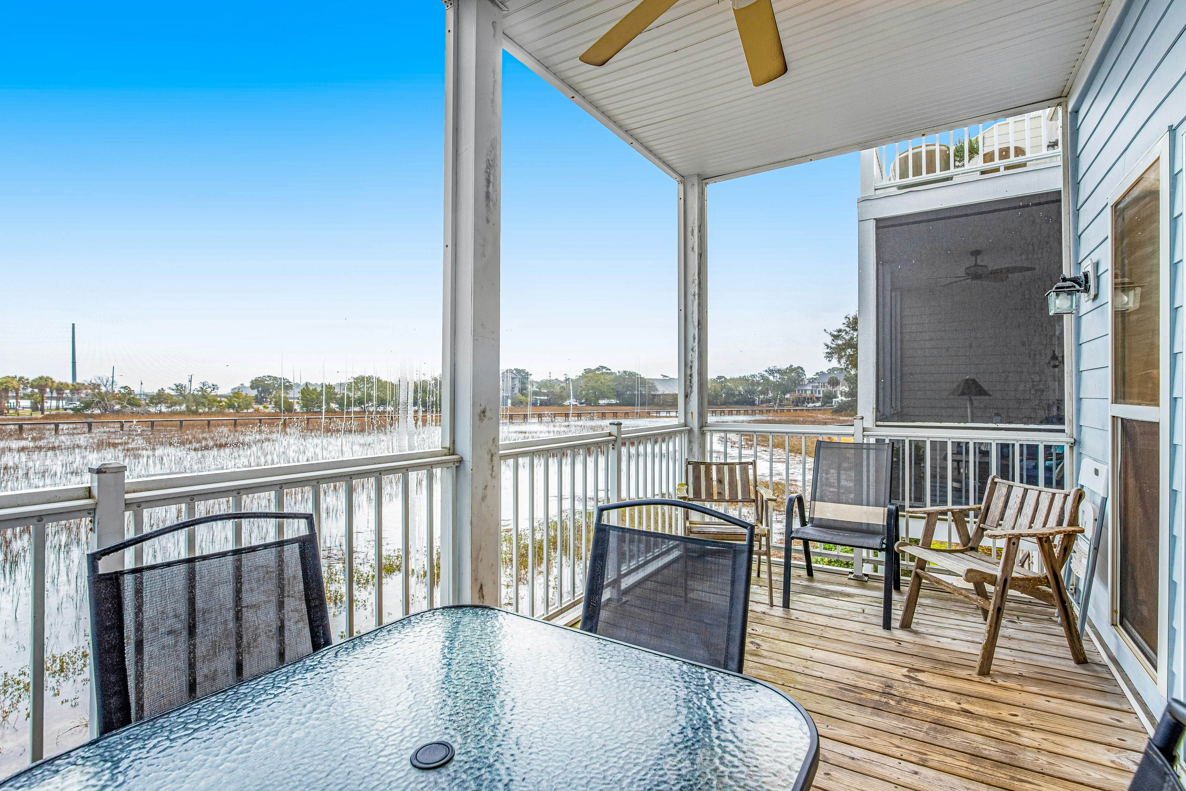Townhouse with marsh & river views - access to crabbing dock & pool