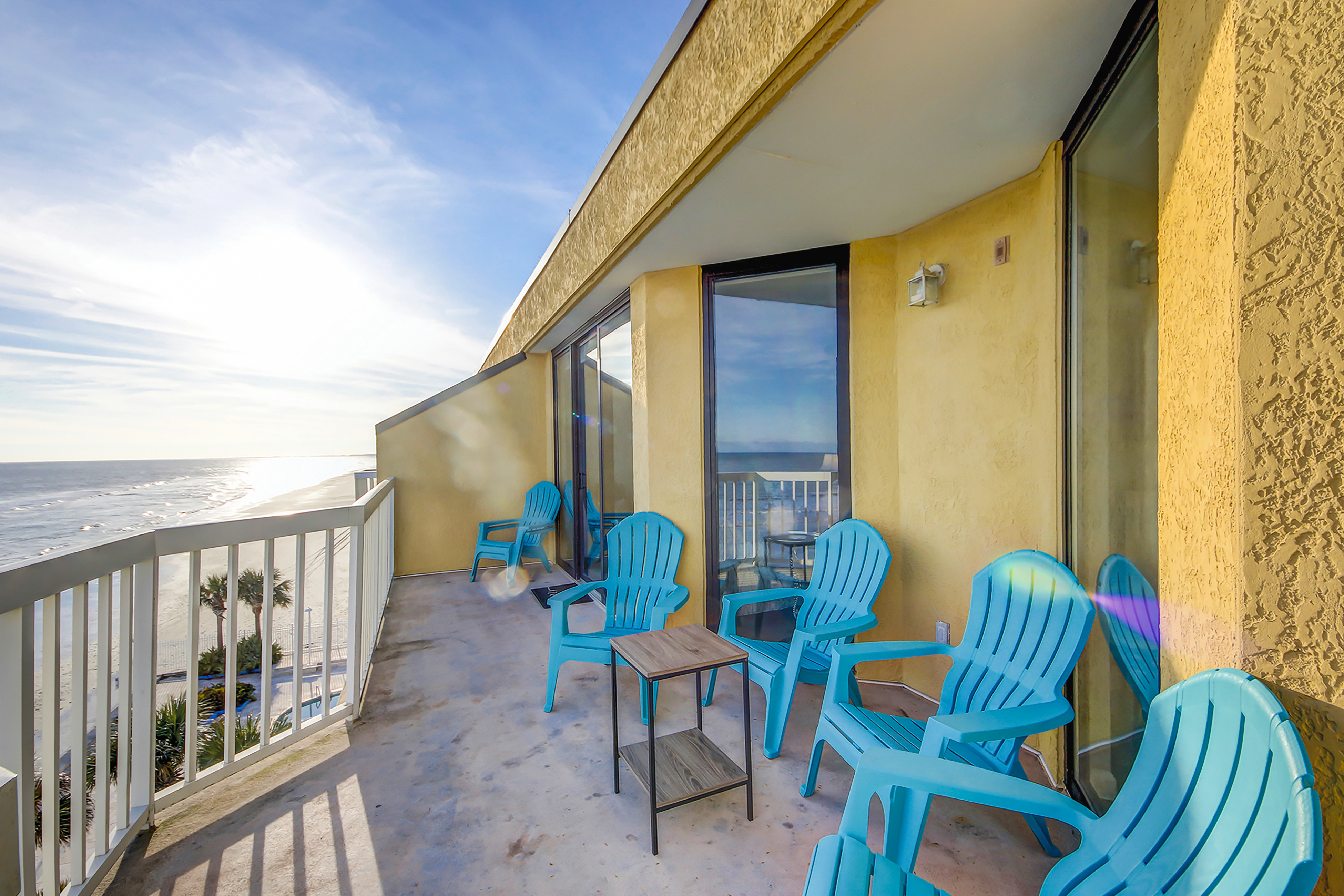 Oceanfront villa with incredible views, balcony & 2 community pools