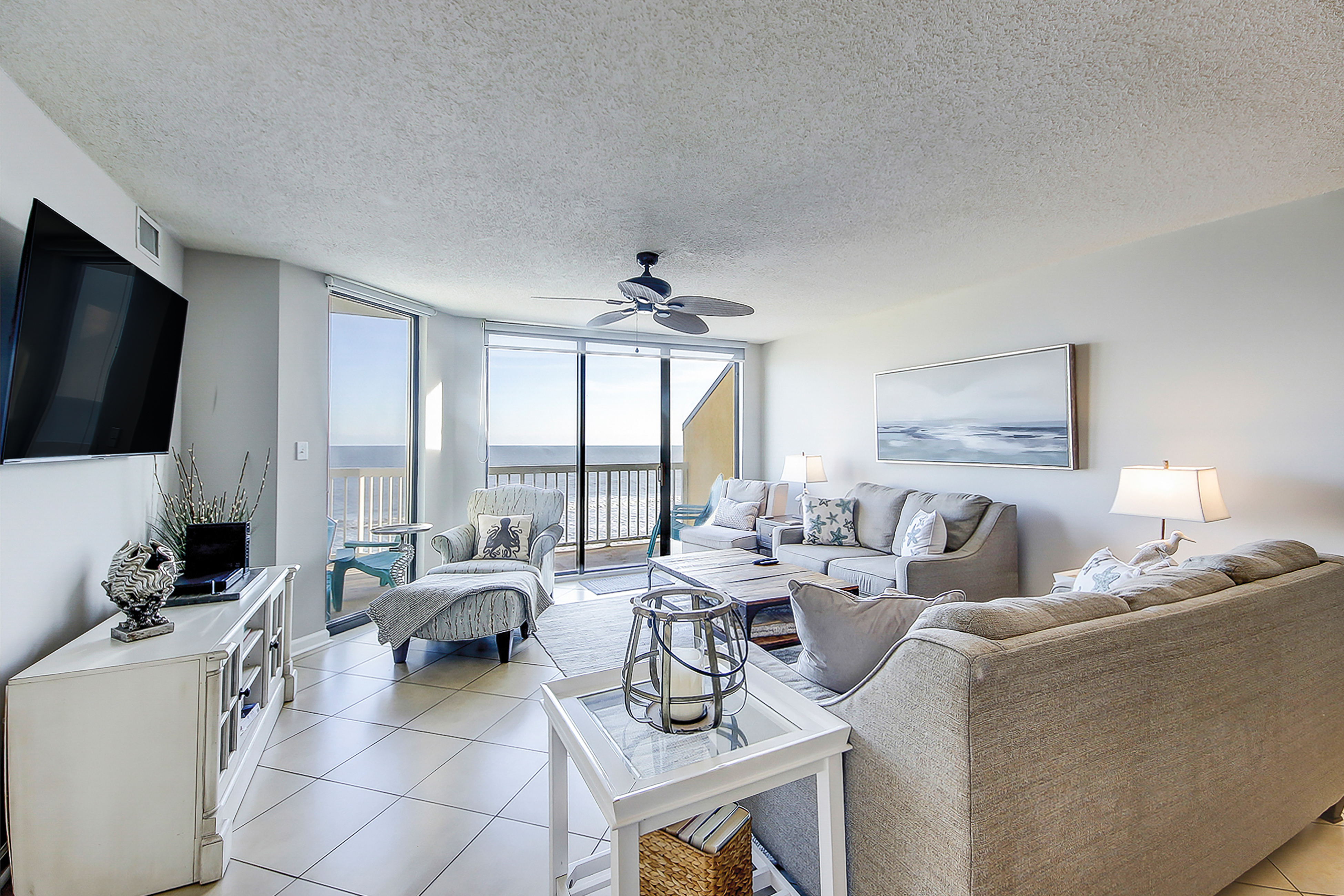 Oceanfront villa with incredible views, balcony & 2 community pools