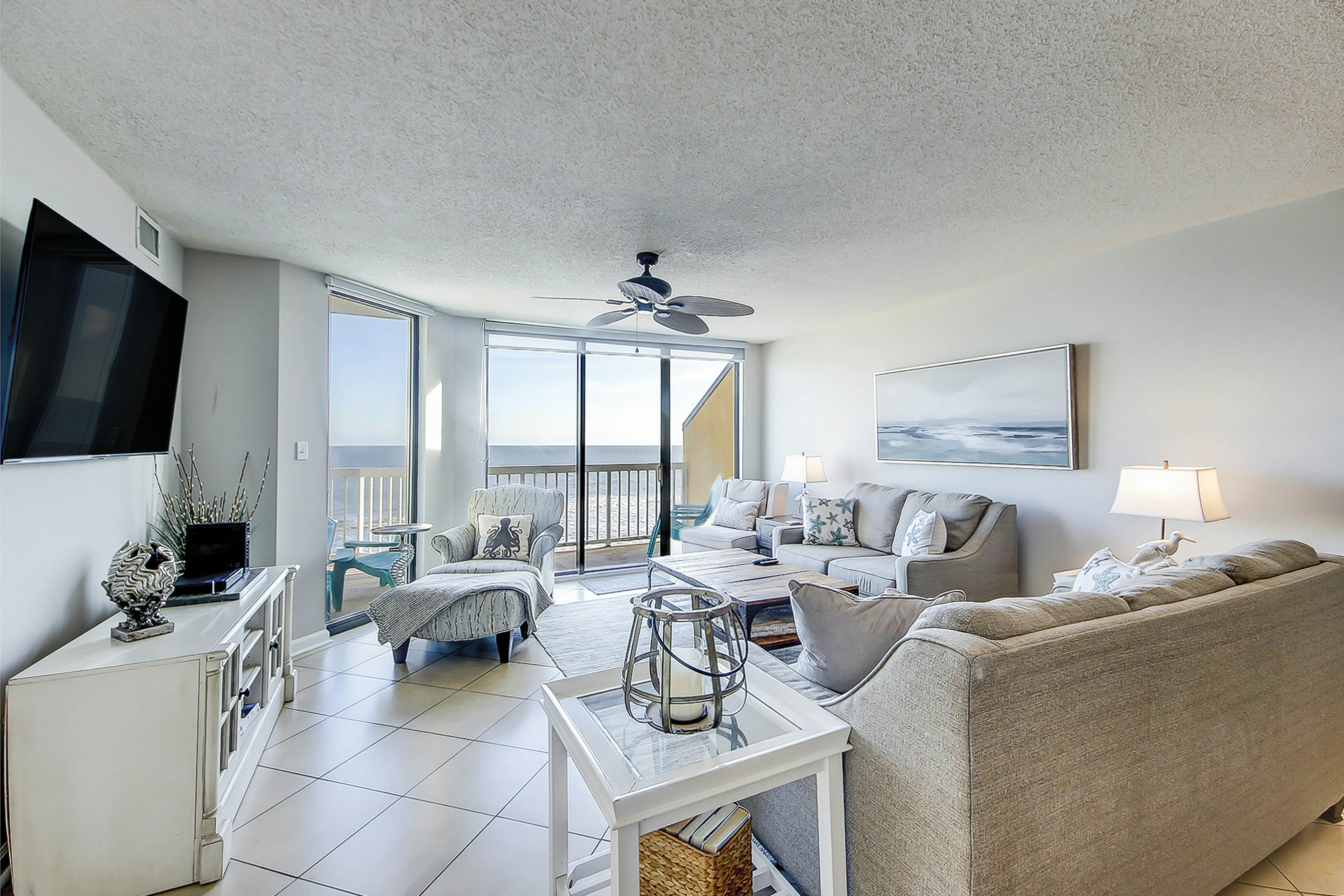 Oceanfront villa with incredible views, balcony & 2 community pools