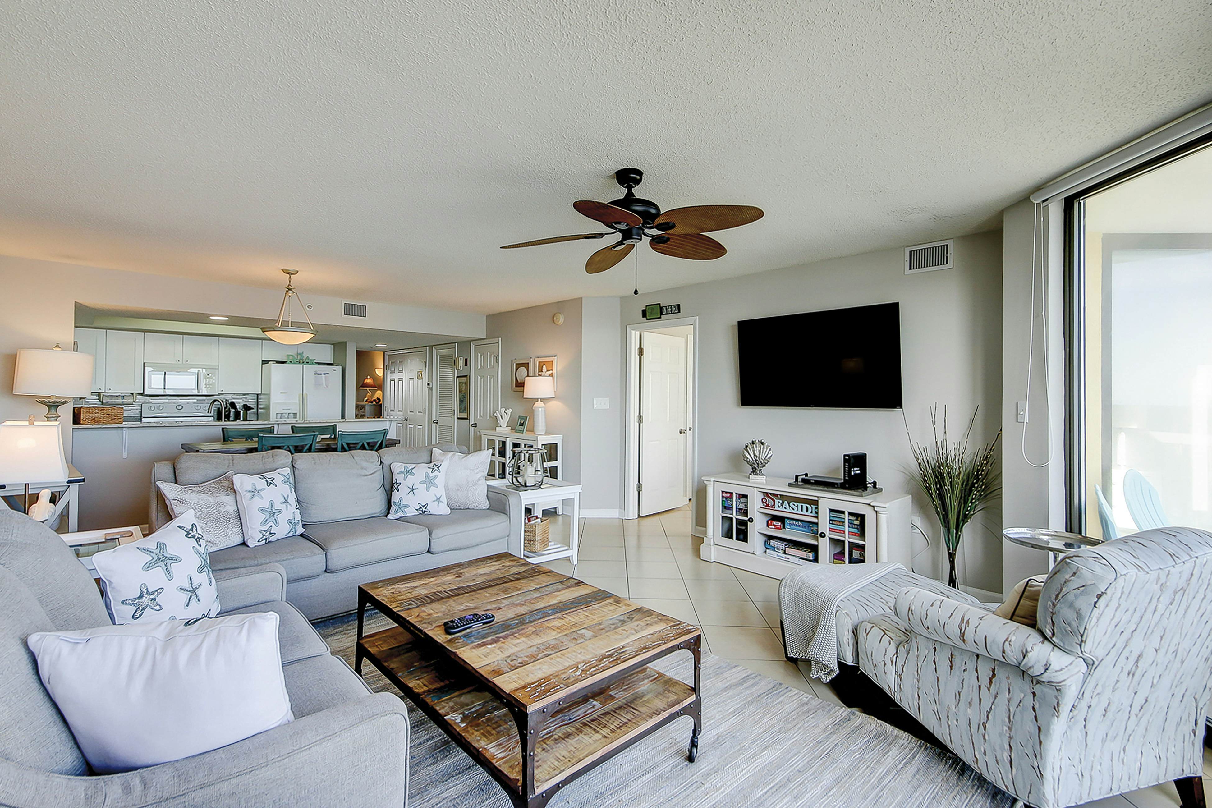 Oceanfront villa with incredible views, balcony & 2 community pools