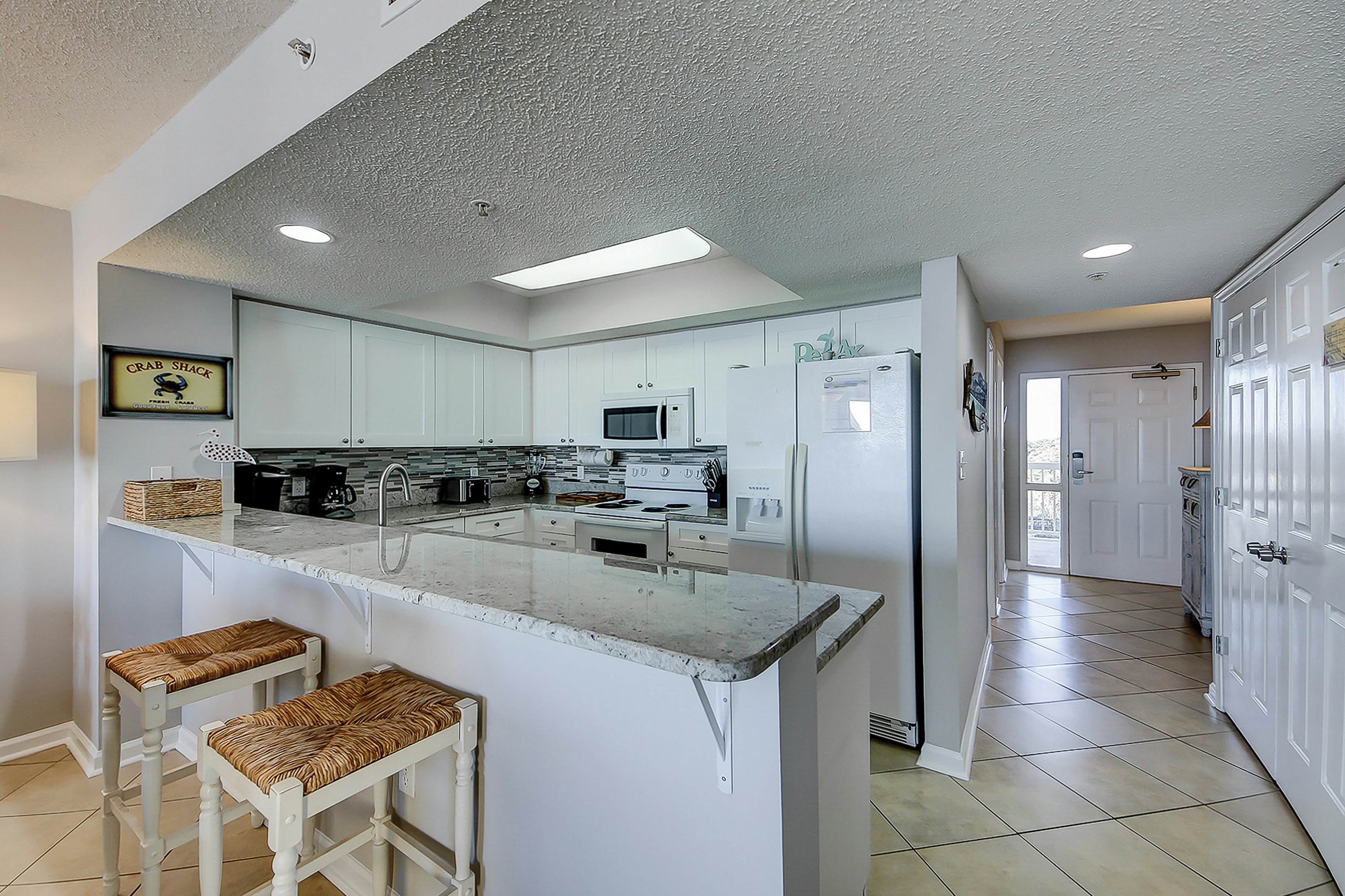 Oceanfront villa with incredible views, balcony & 2 community pools