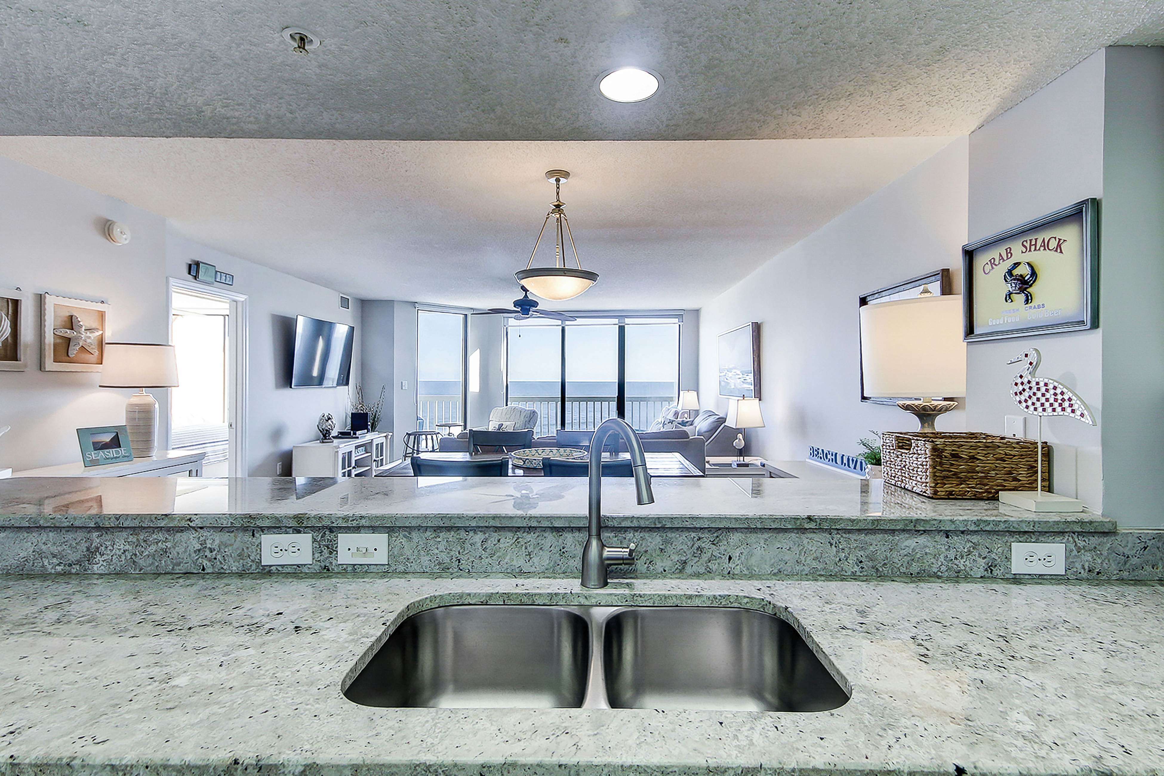 Oceanfront villa with incredible views, balcony & 2 community pools