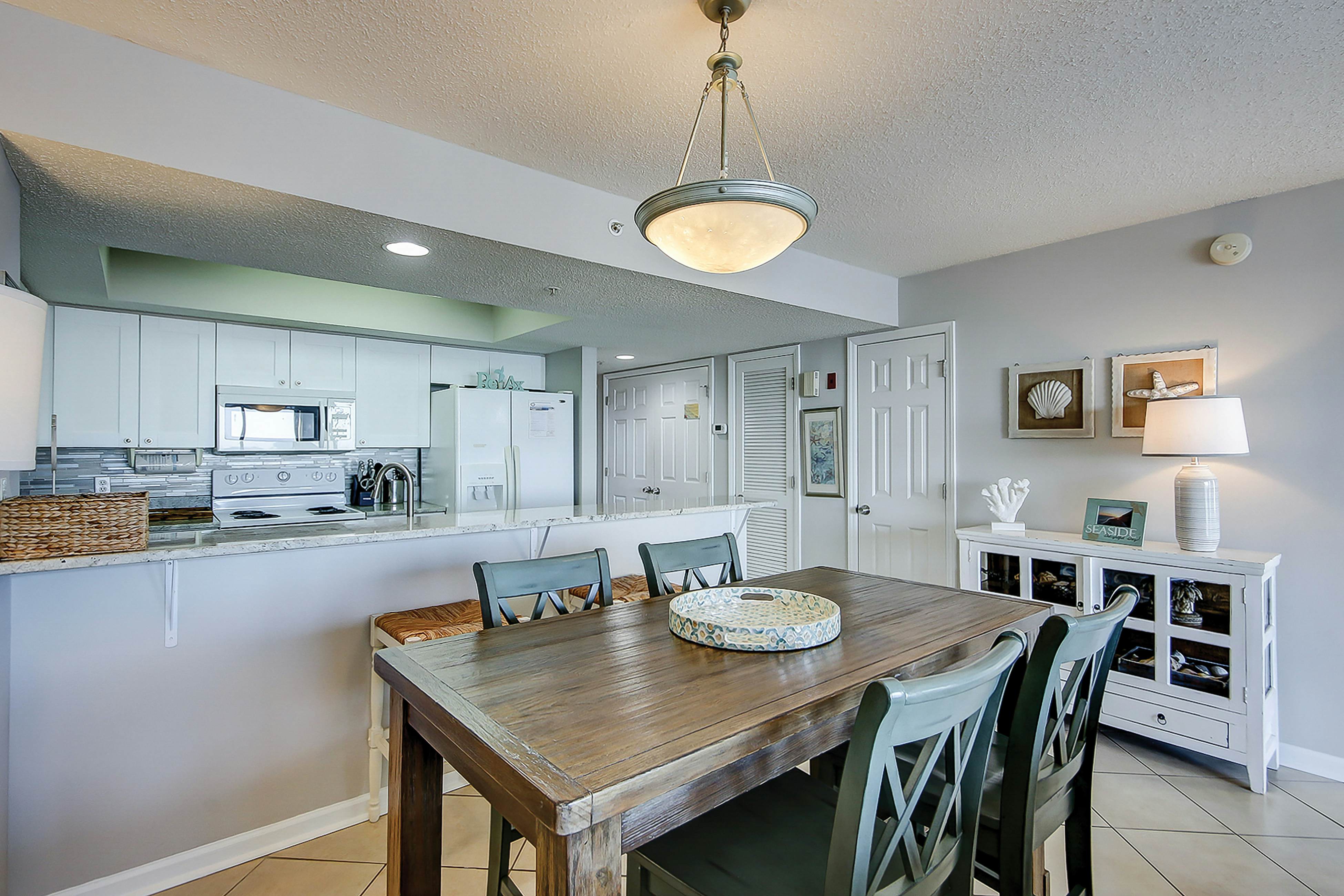 Oceanfront villa with incredible views, balcony & 2 community pools