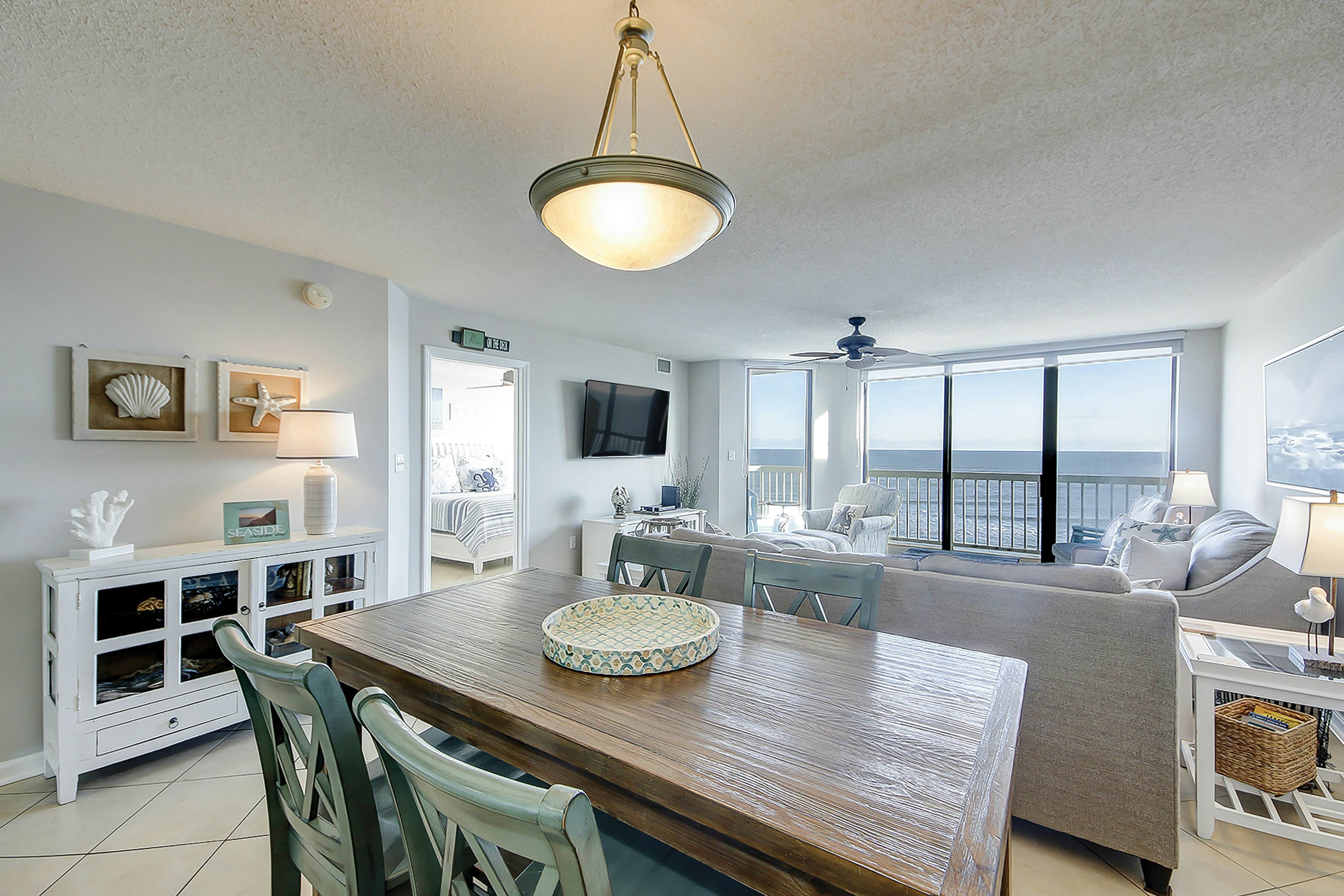 Oceanfront villa with incredible views, balcony & 2 community pools