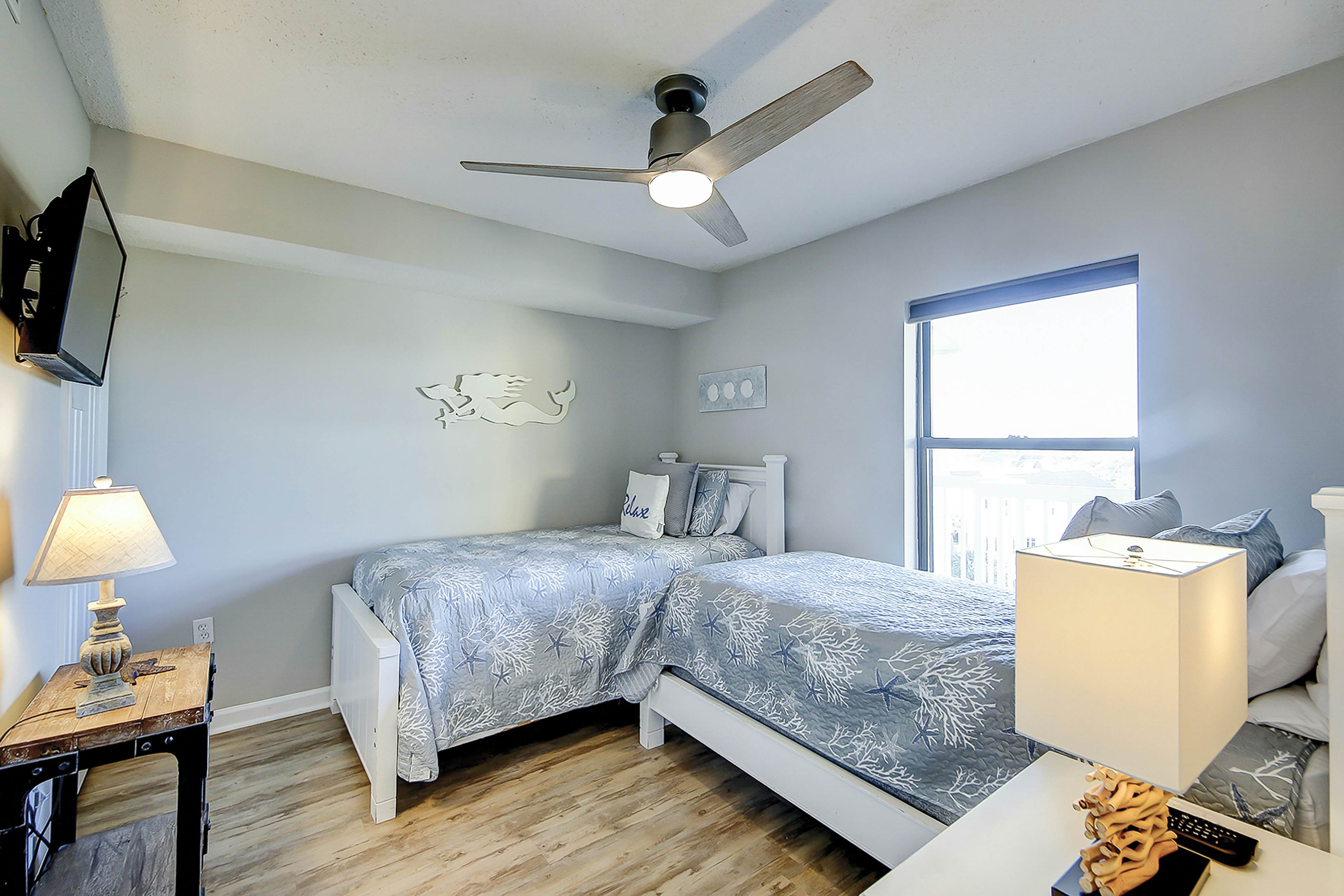 Oceanfront villa with incredible views, balcony & 2 community pools