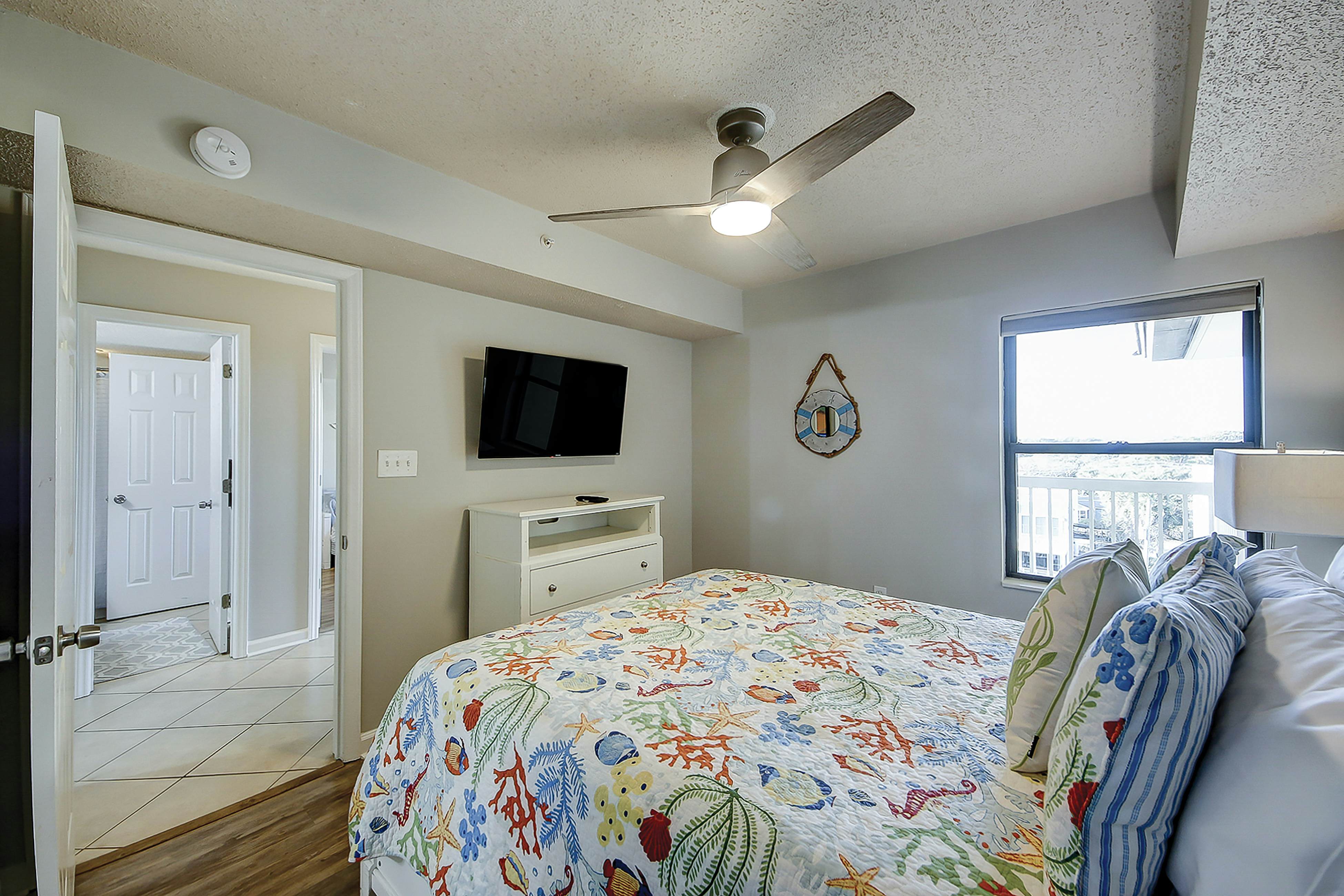 Oceanfront villa with incredible views, balcony & 2 community pools