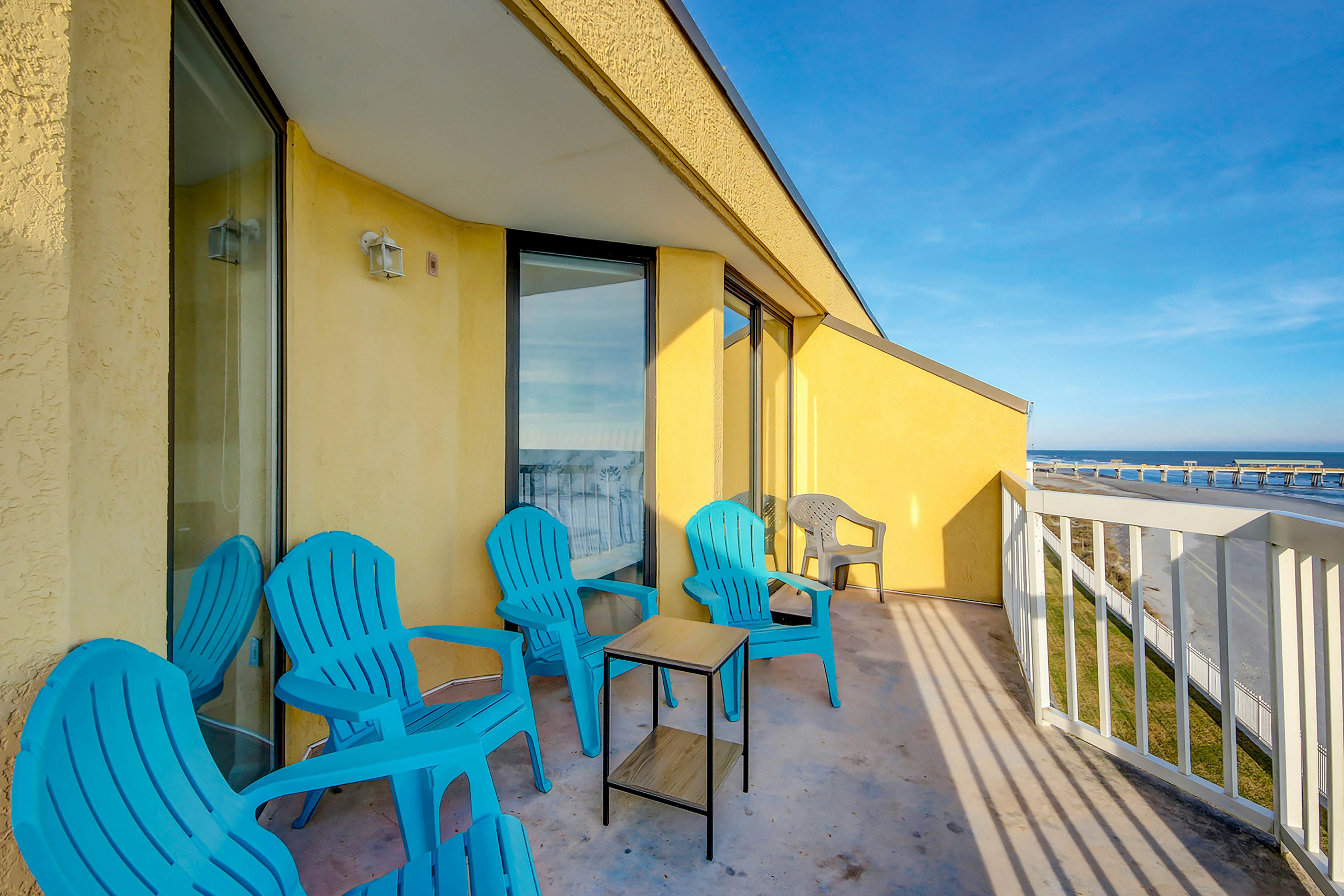 Oceanfront villa with incredible views, balcony & 2 community pools