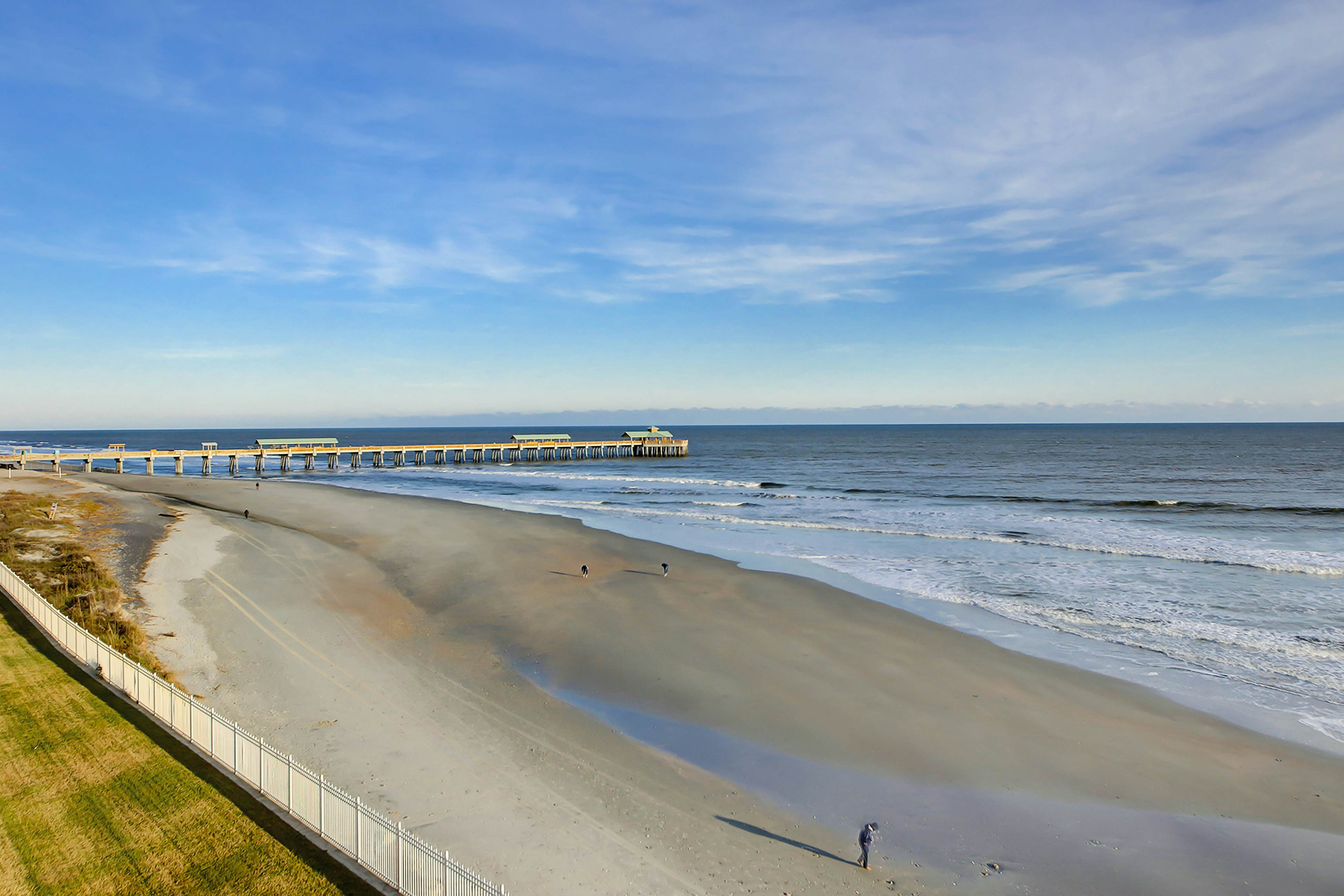 Oceanfront villa with incredible views, balcony & 2 community pools
