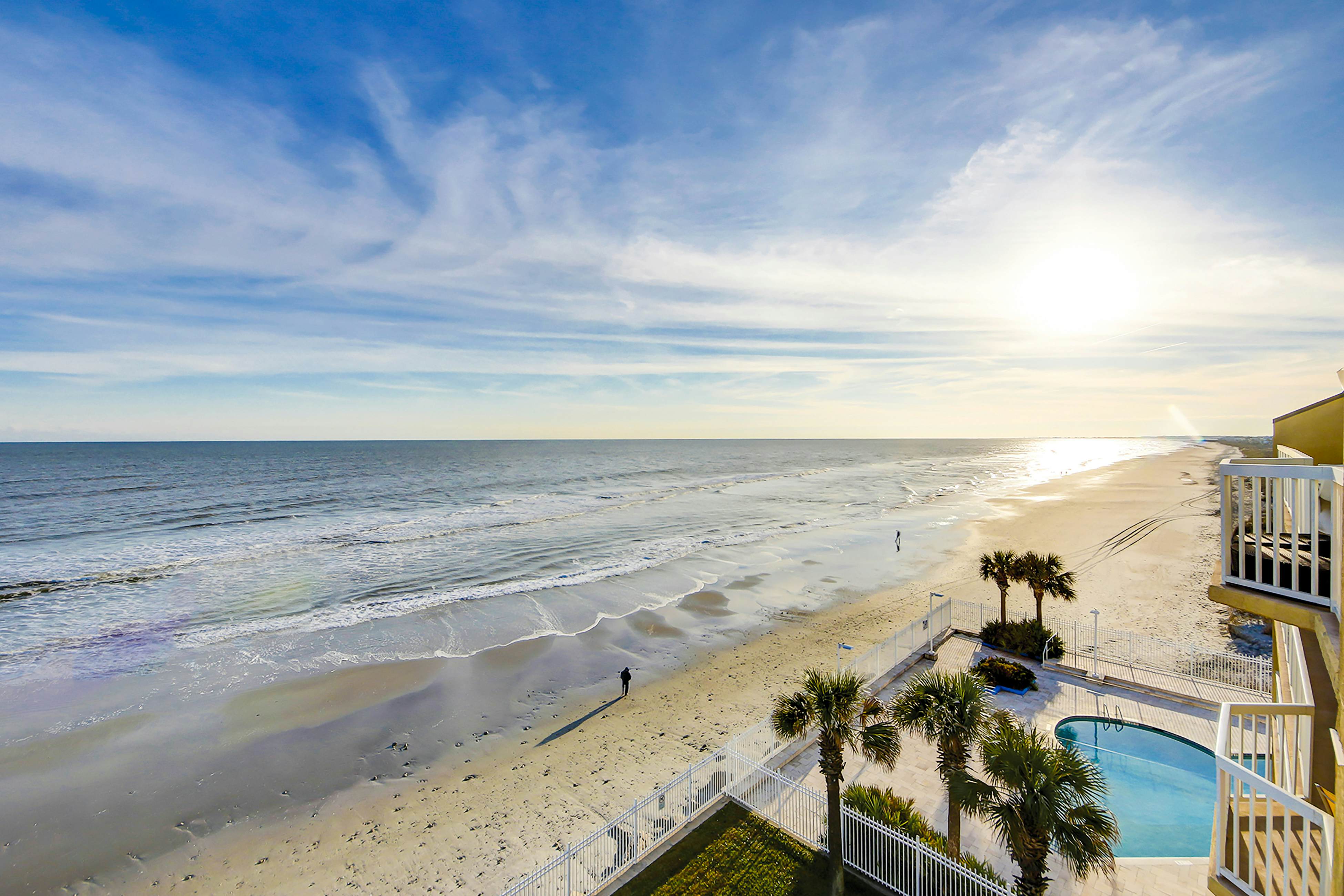 Oceanfront villa with incredible views, balcony & 2 community pools